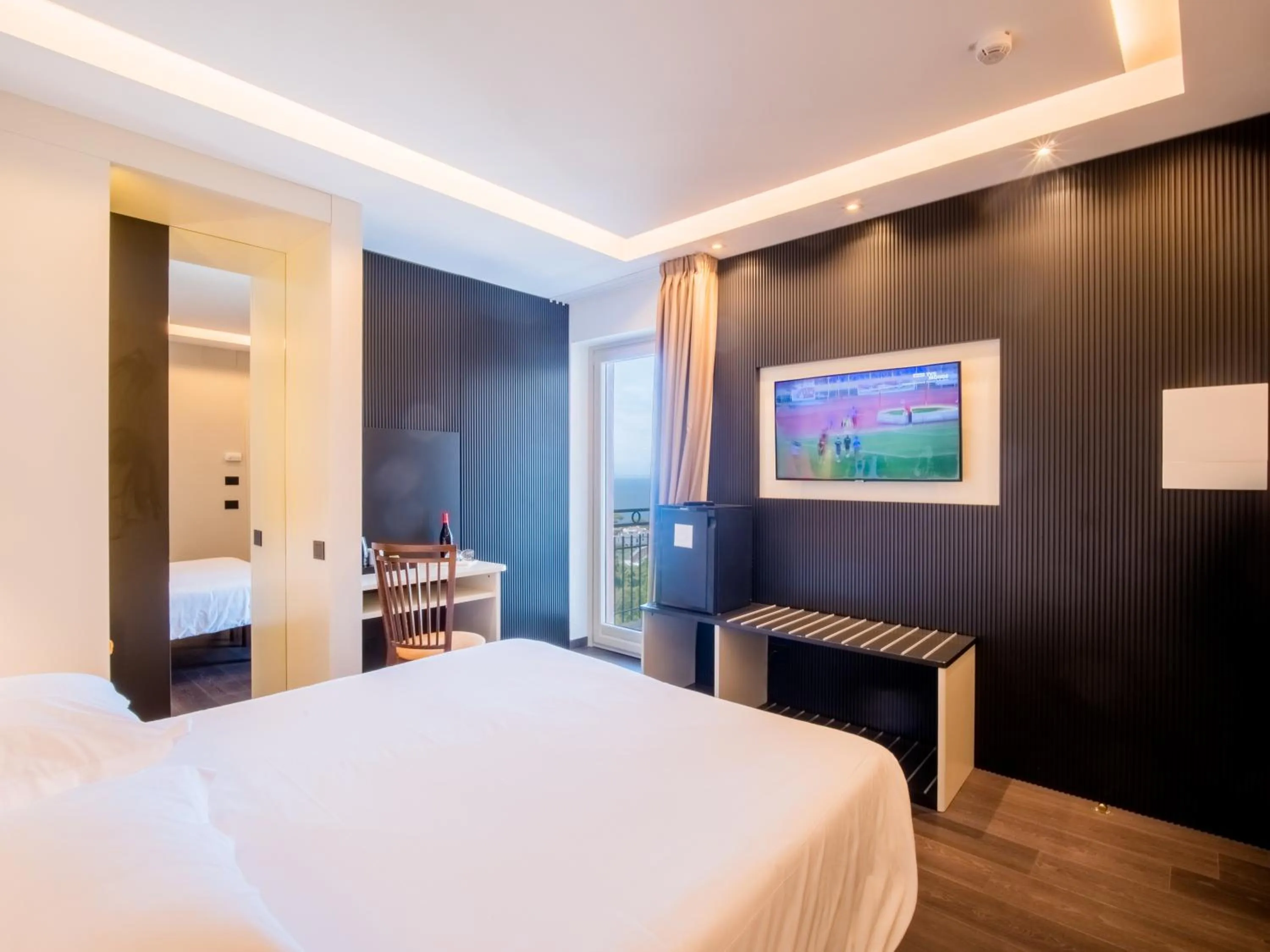 Bathroom, Bed in Hotel Cristina