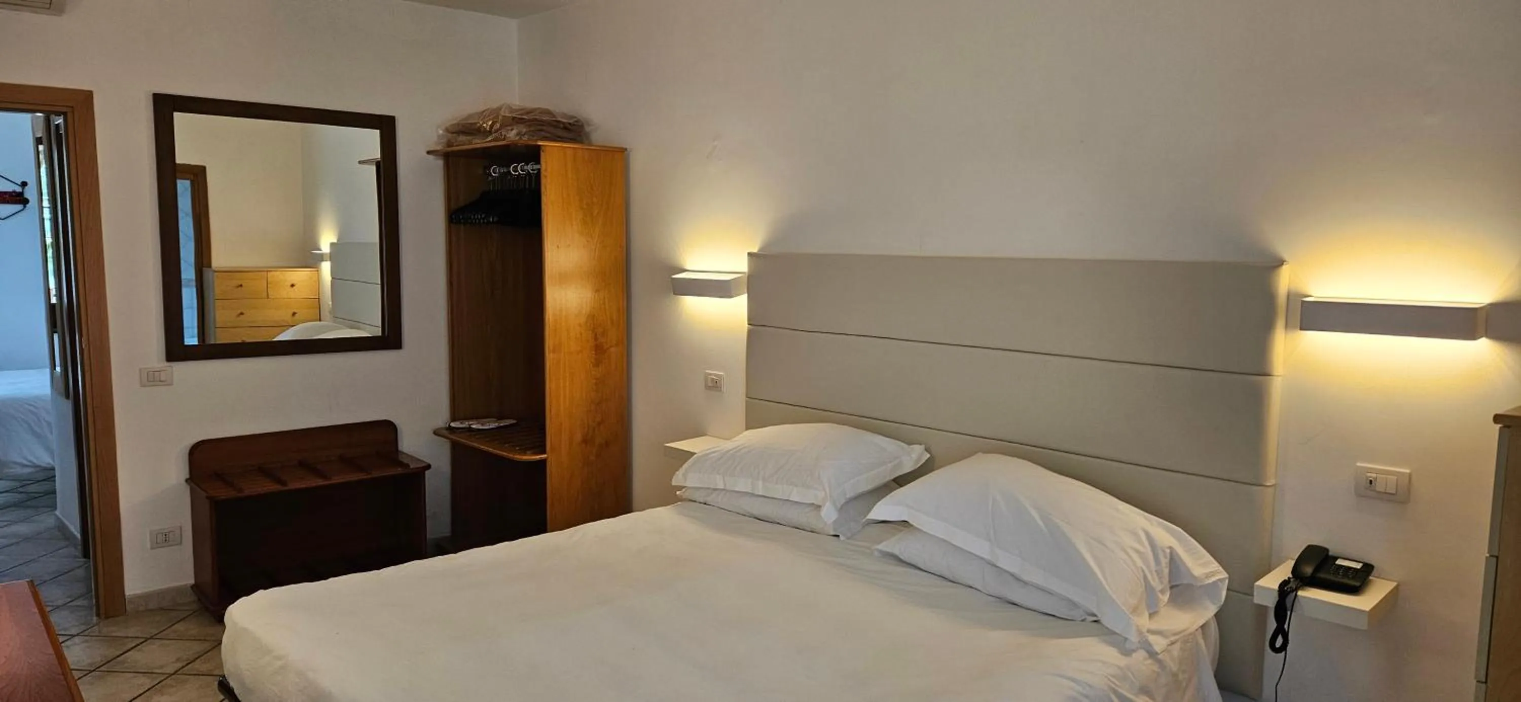 Bedroom, Bed in Hotel Cristina