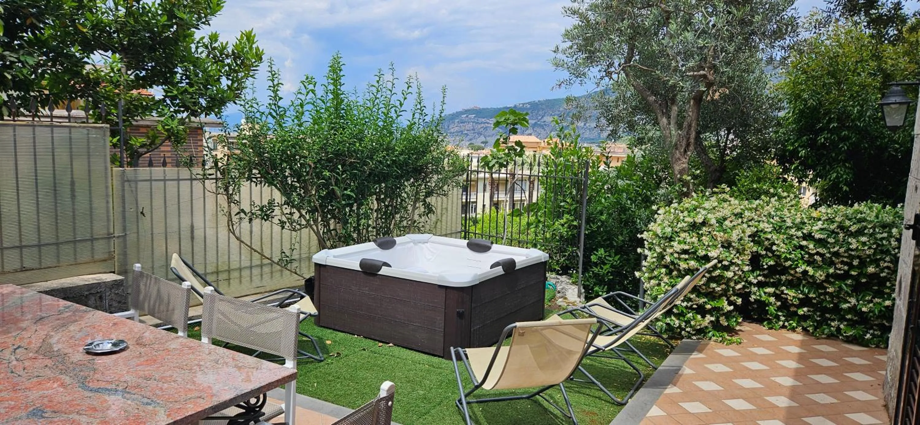 Hot Tub in Hotel Cristina