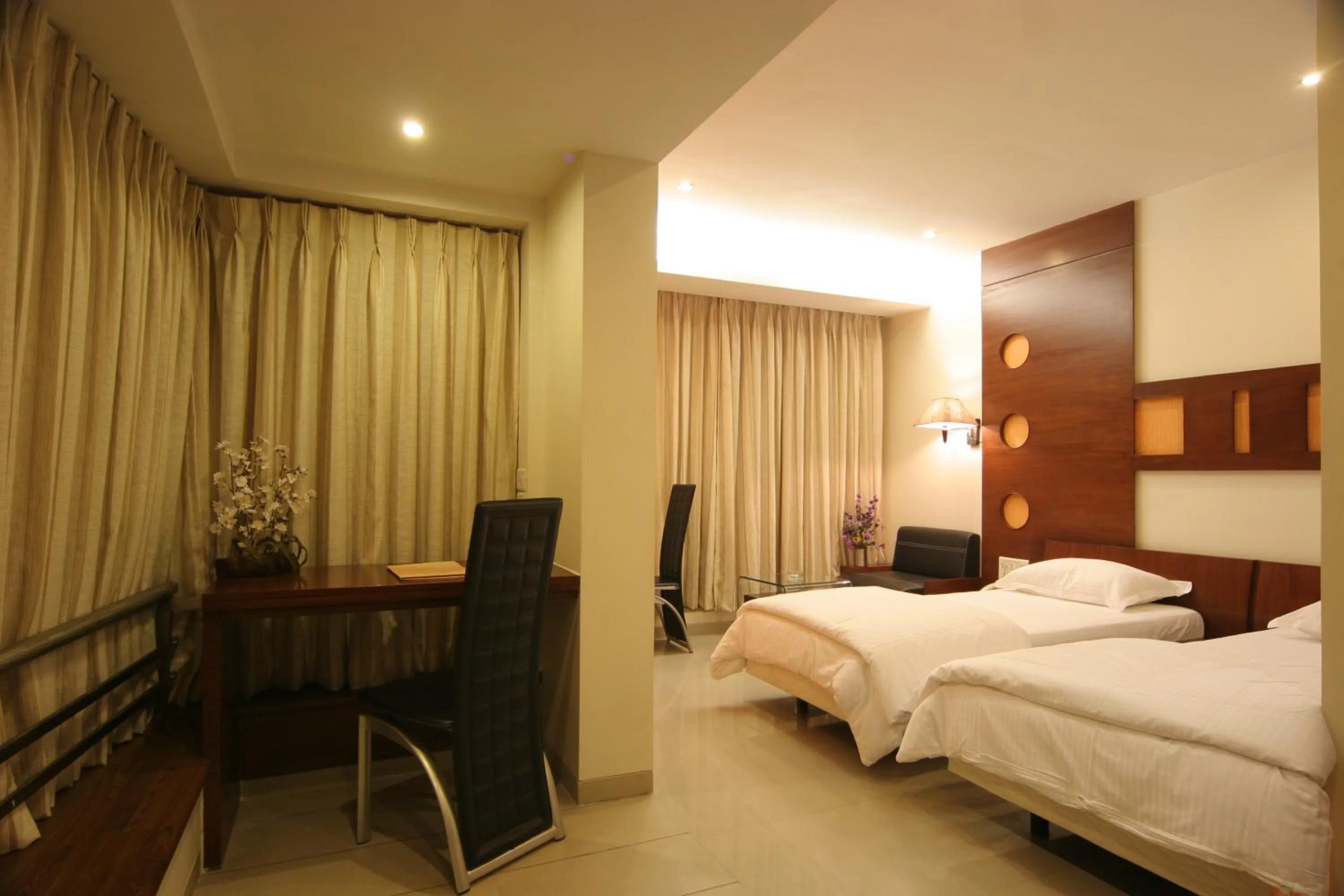 Bed in Pride Biznotel Alkapuri Near Vadodara Airport