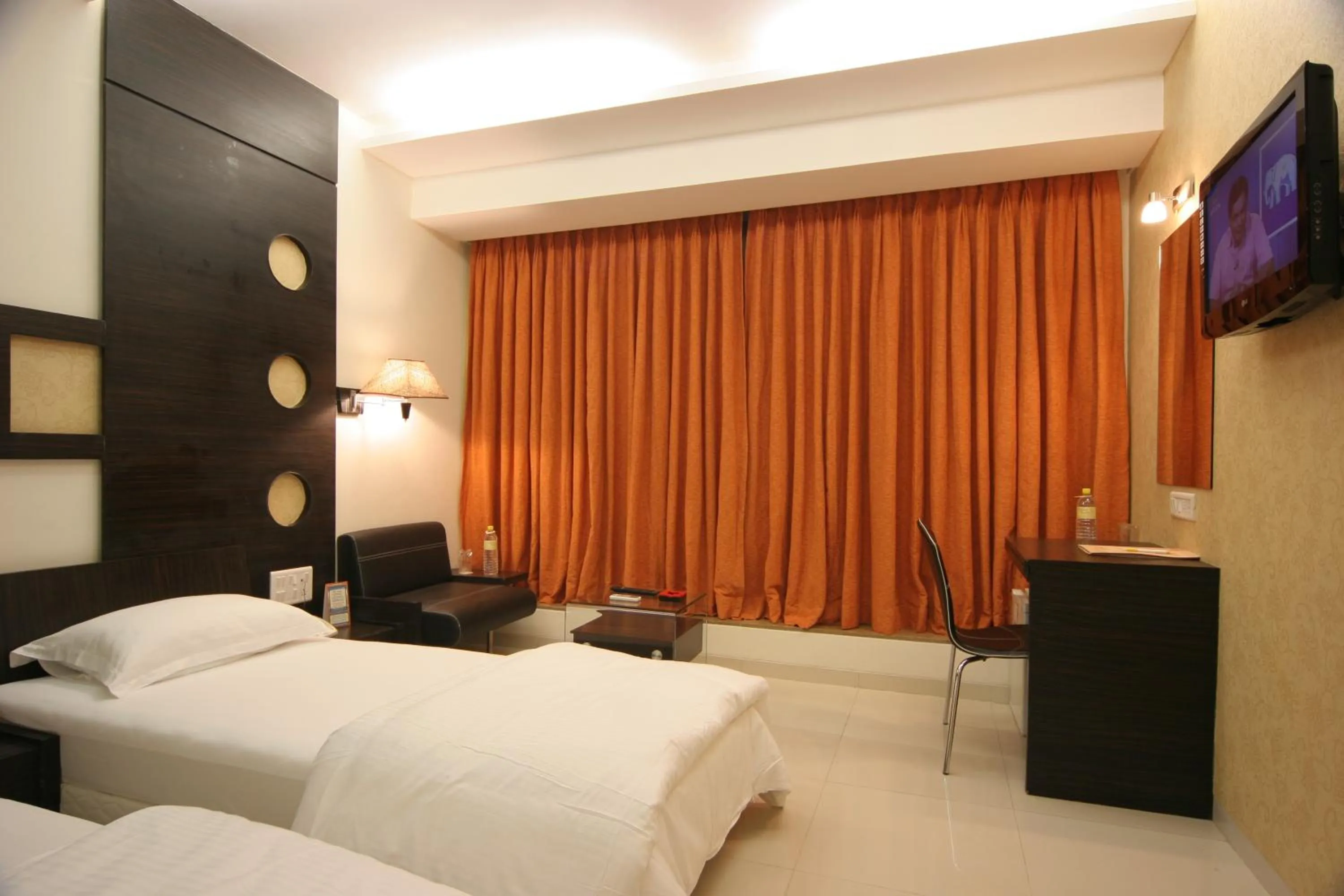Communal lounge/ TV room, Bed in Pride Biznotel Alkapuri Near Vadodara Airport