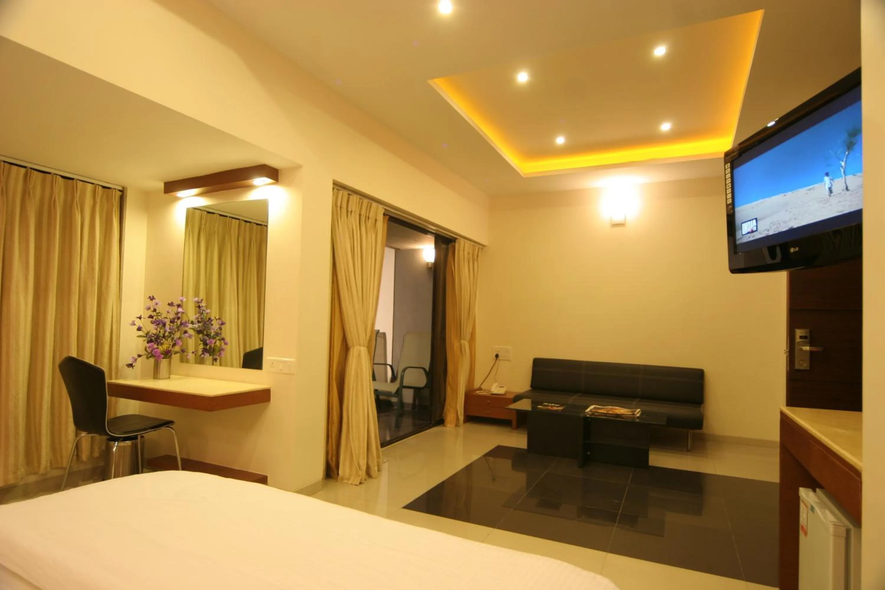 Communal lounge/ TV room, Bed in Pride Biznotel Alkapuri Near Vadodara Airport