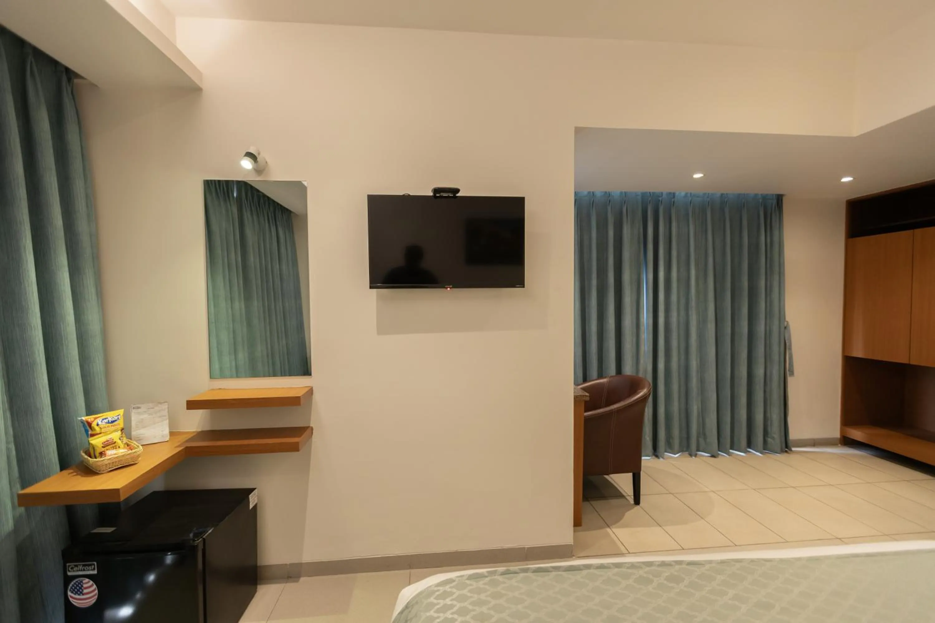 Bed in Pride Biznotel Alkapuri Near Vadodara Airport