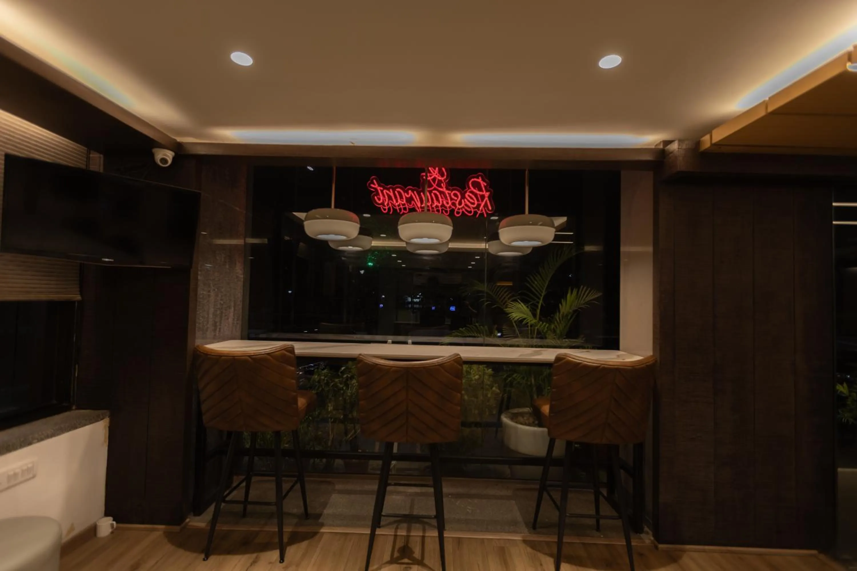 Pride Biznotel Alkapuri Near Vadodara Airport