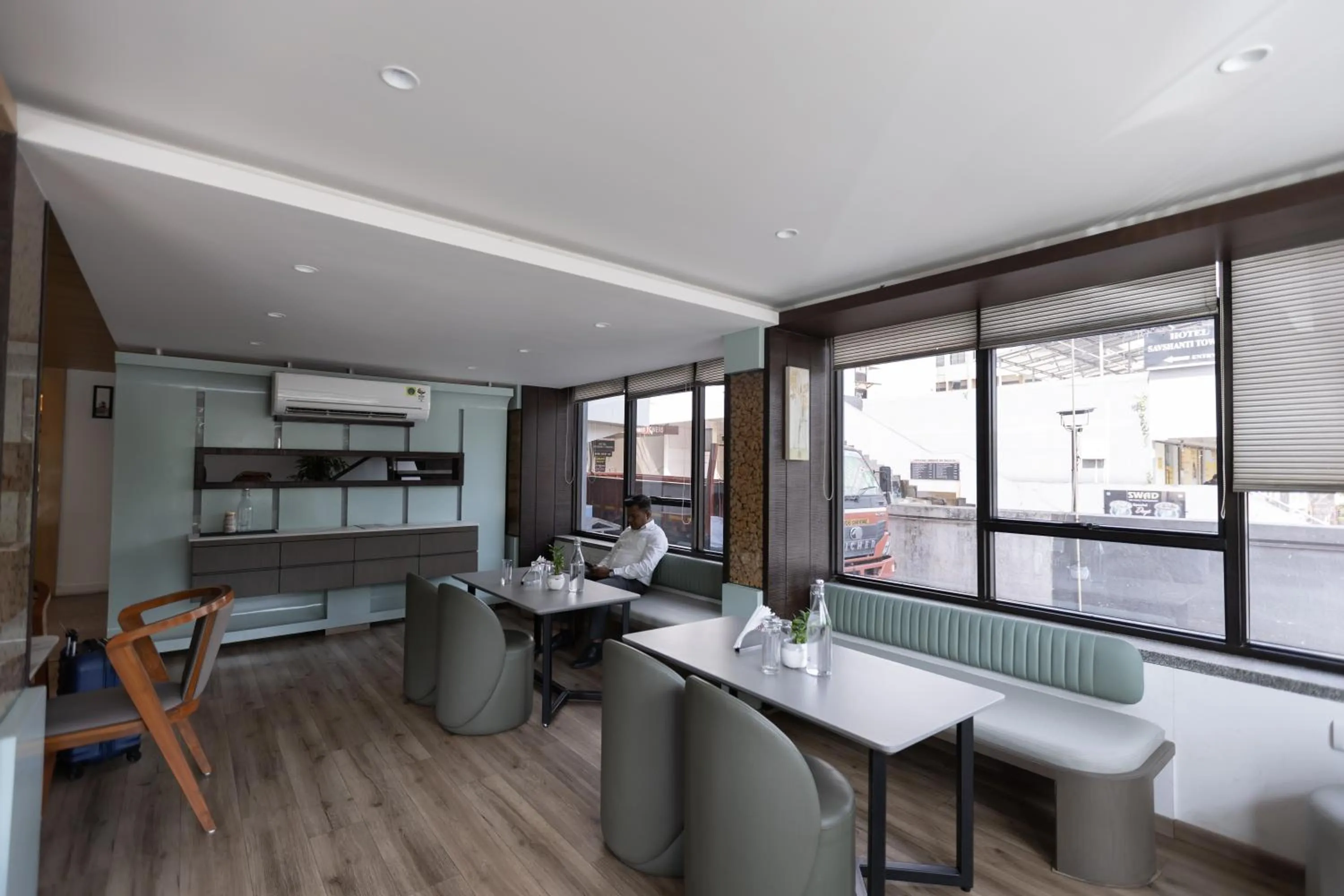 Pride Biznotel Alkapuri Near Vadodara Airport