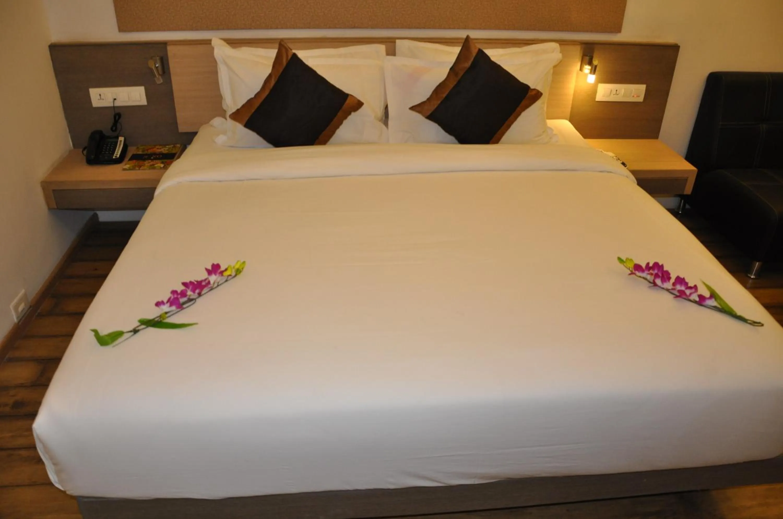 Bedroom, Bed in Pride Biznotel Alkapuri Near Vadodara Airport