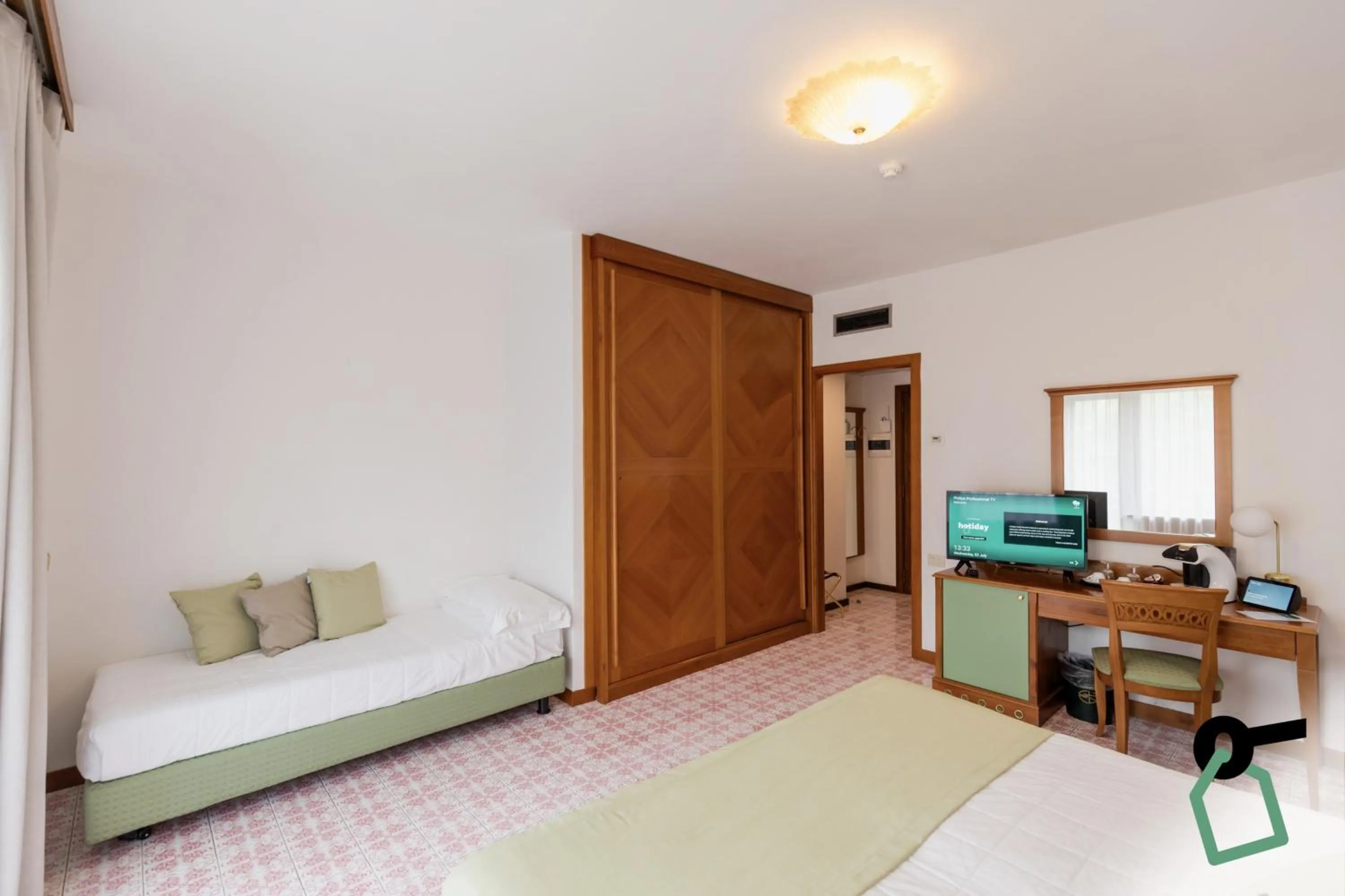 Photo of the whole room, Bed in HOTIDAY Room Collection - Sorrento