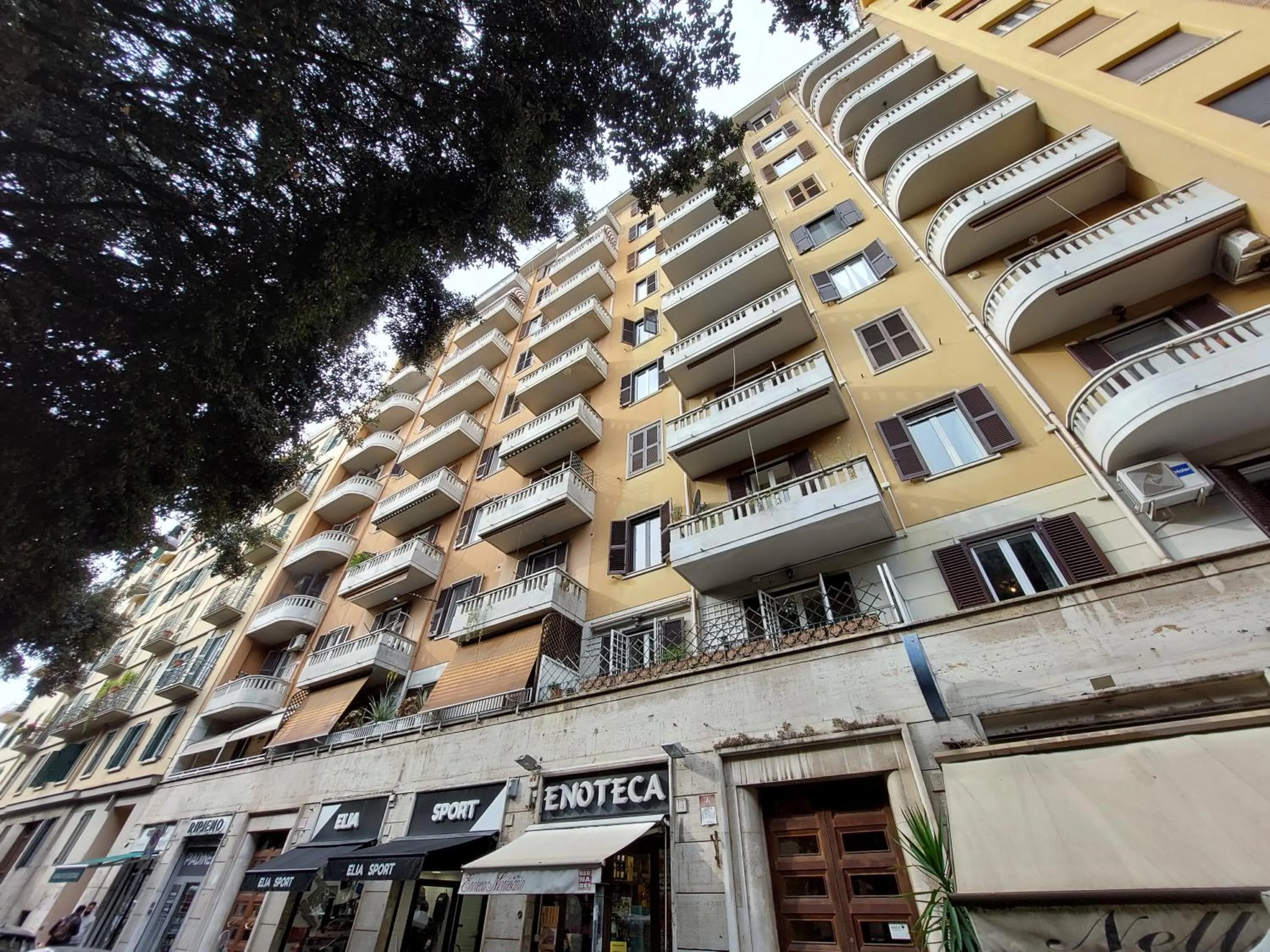 Property building in Montesanto apartment – near the Vatican