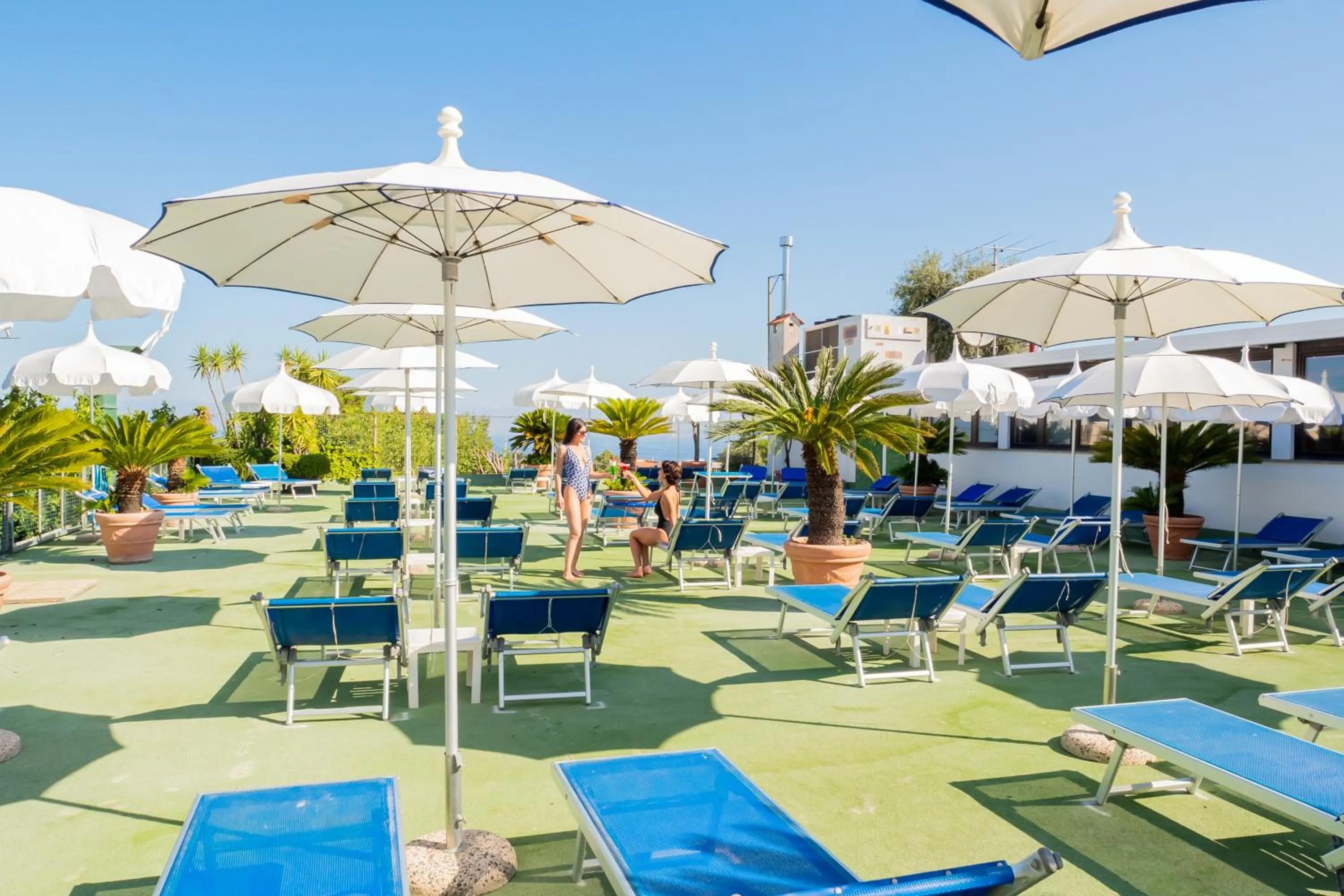 Swimming pool in Hotel Central Wellness