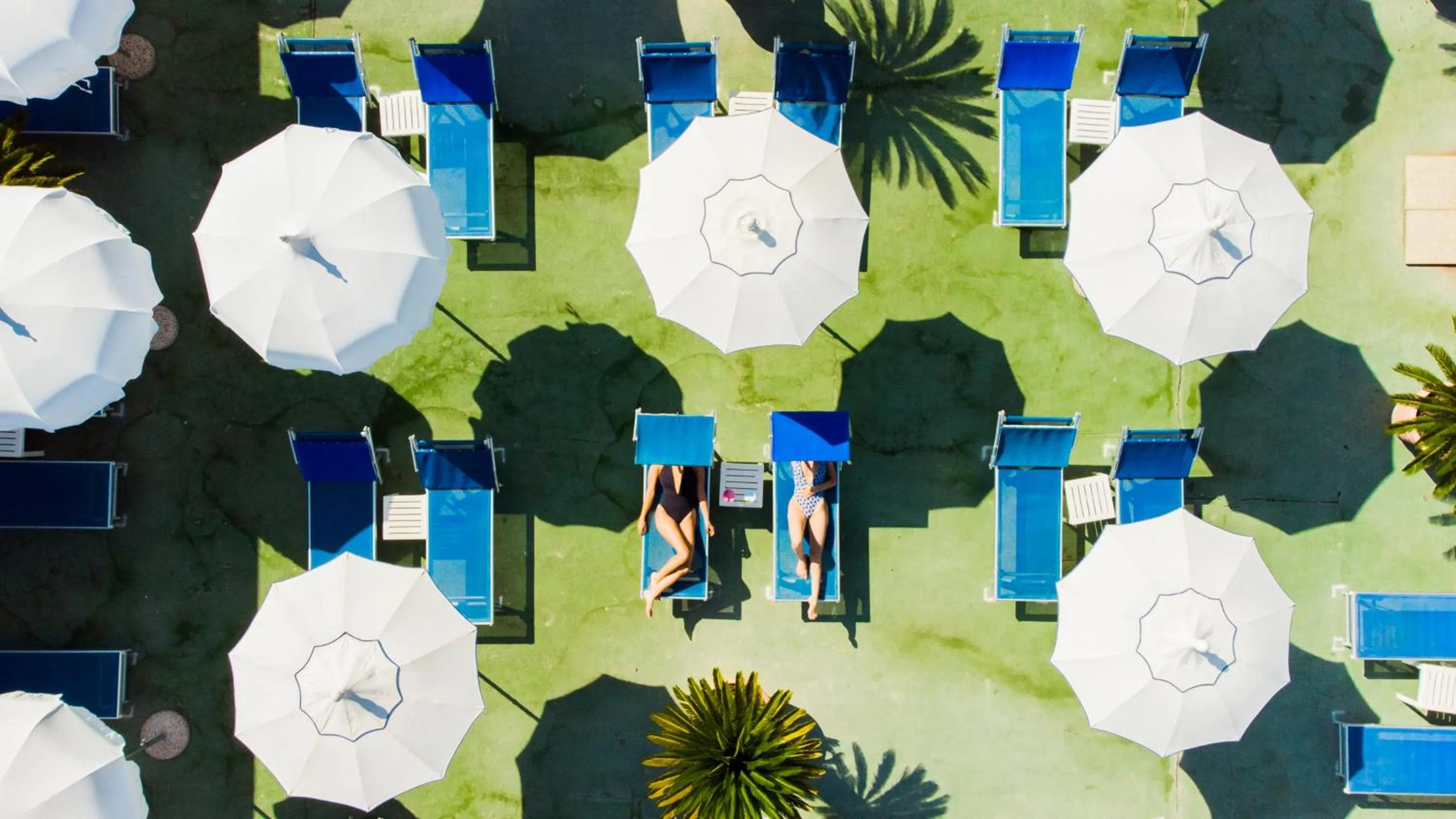Swimming pool in Hotel Central Wellness