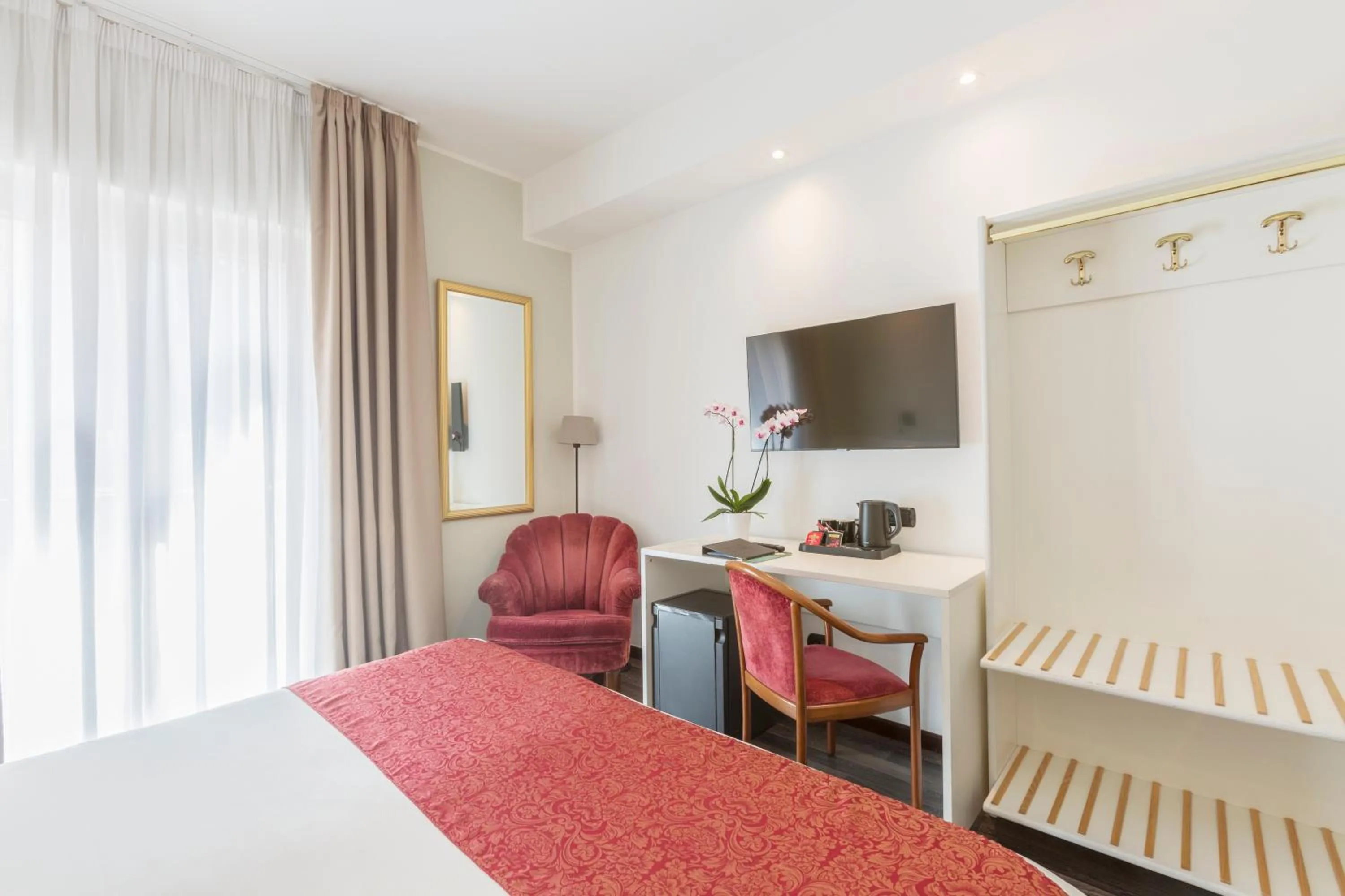 Bedroom, Bed in Hotel Central Wellness