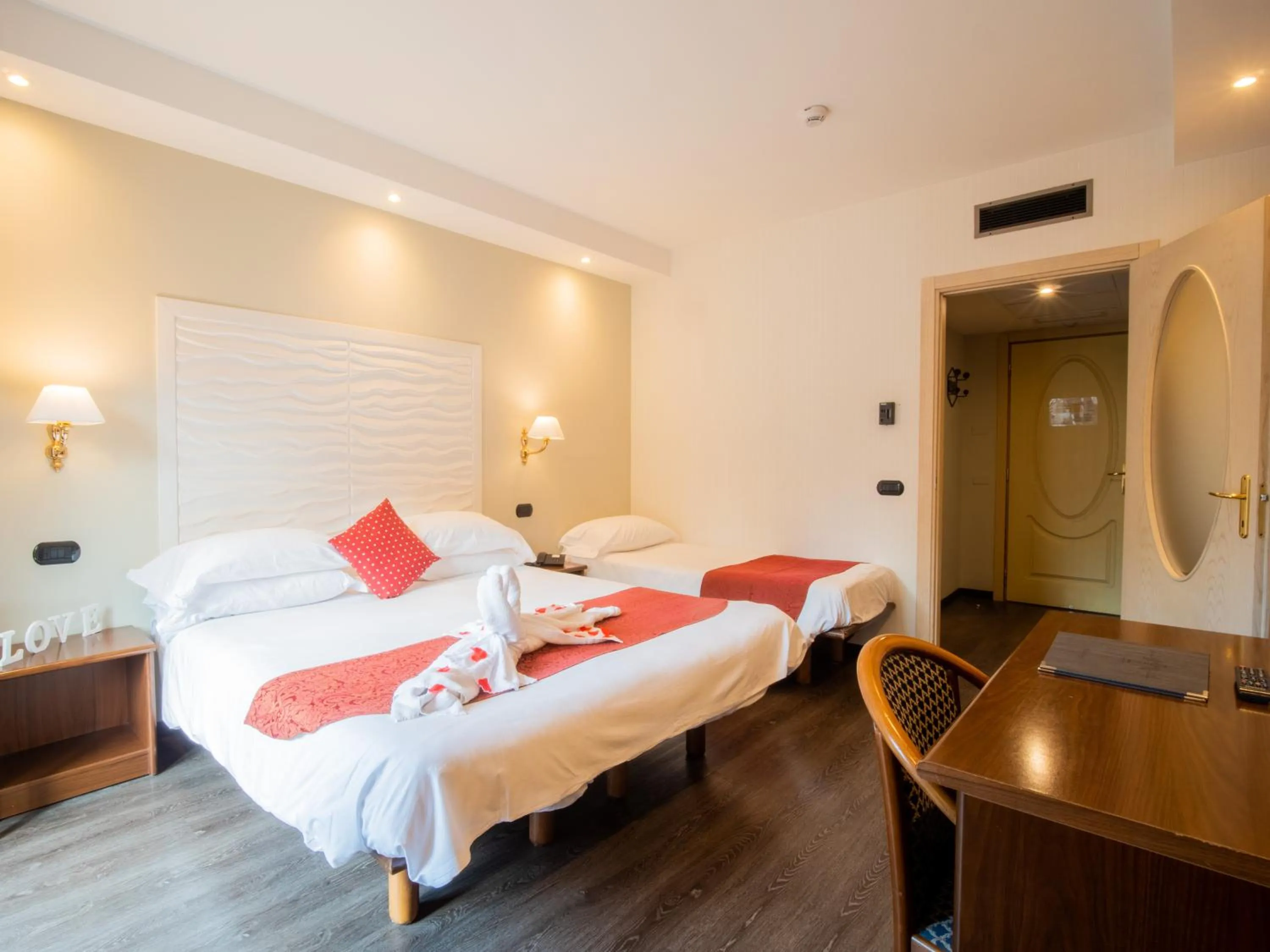 Bedroom, Bed in Hotel Central Wellness