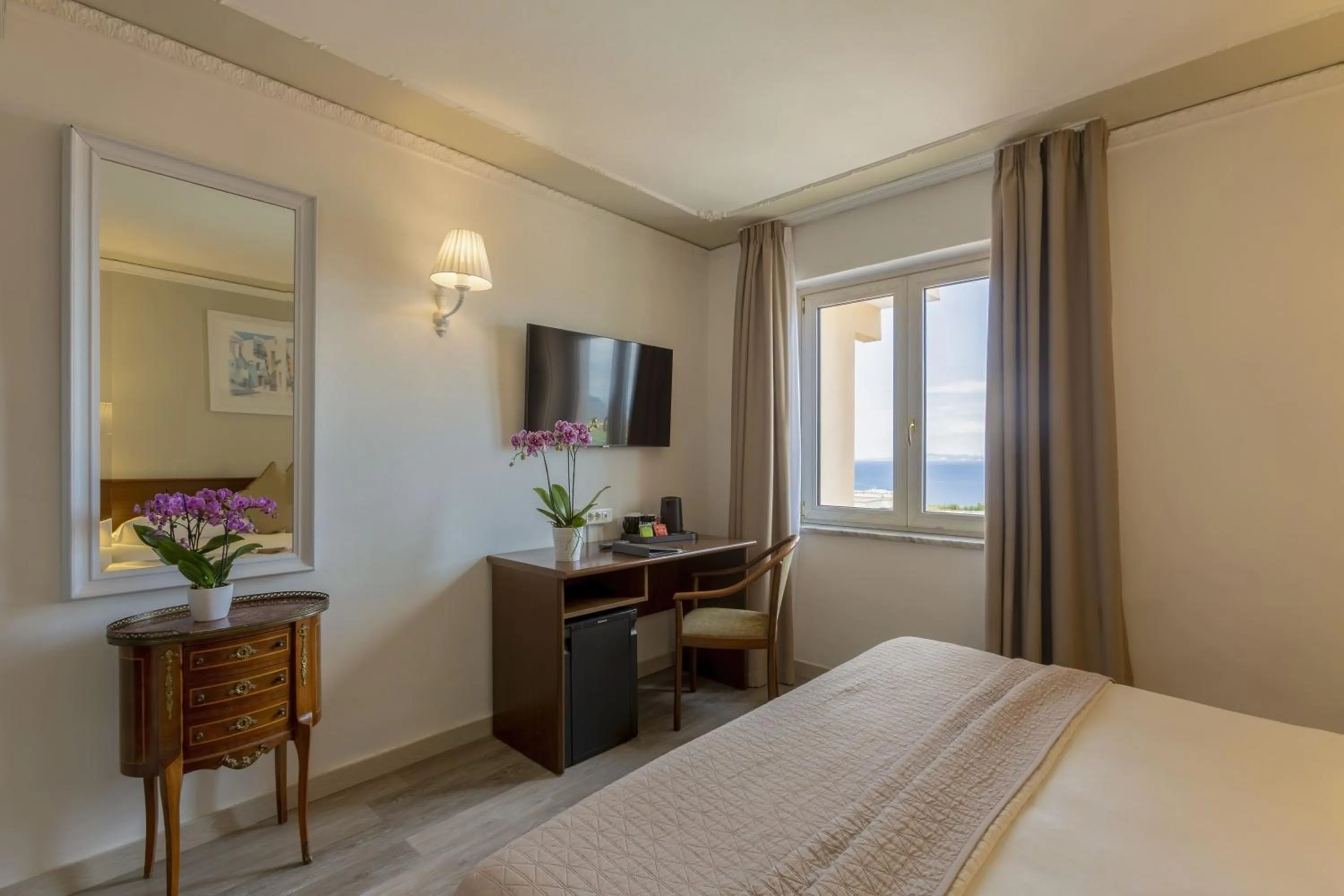 Bedroom, Bed in Hotel Central Wellness