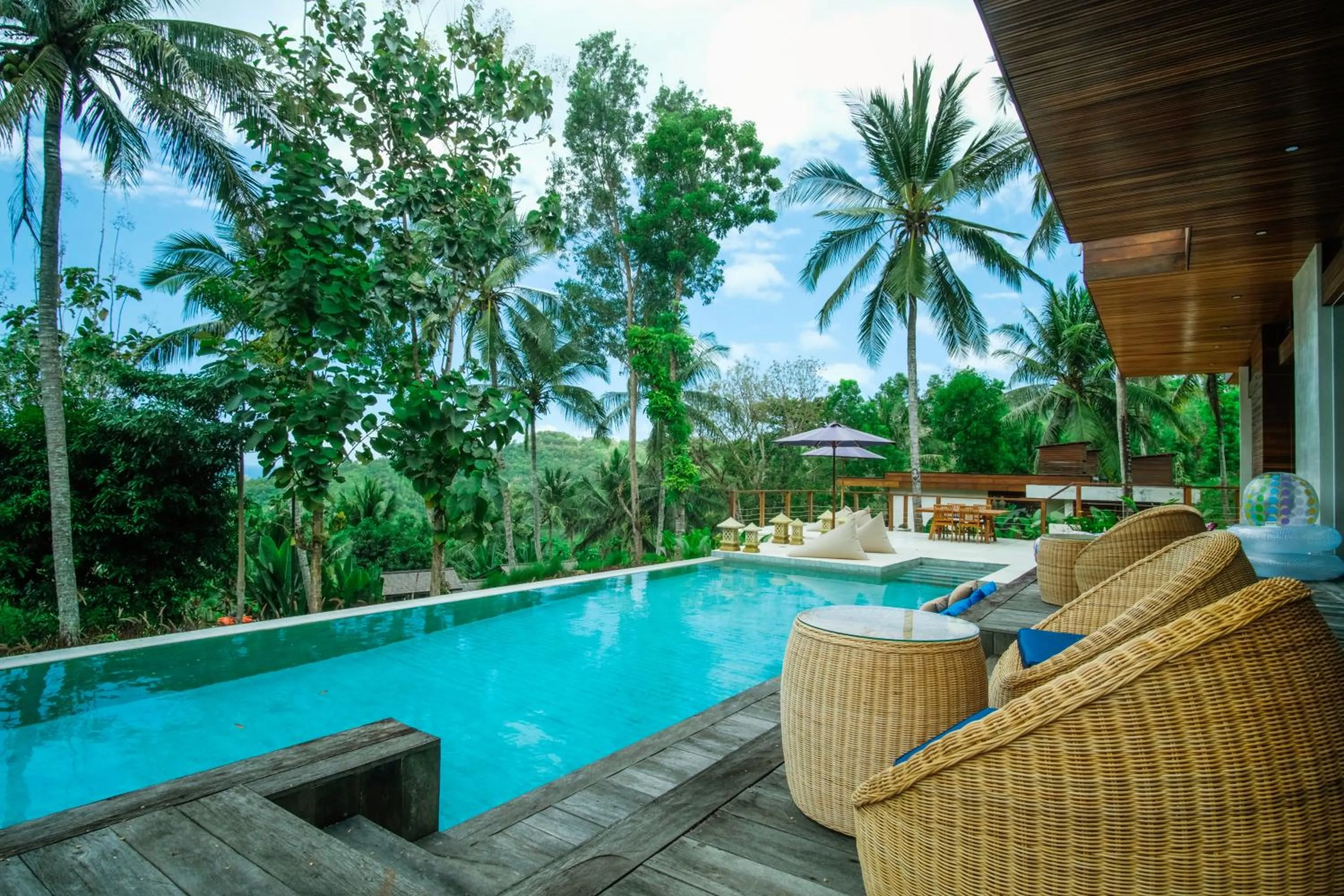 Restaurant/places to eat in EMHILL Estate Lombok