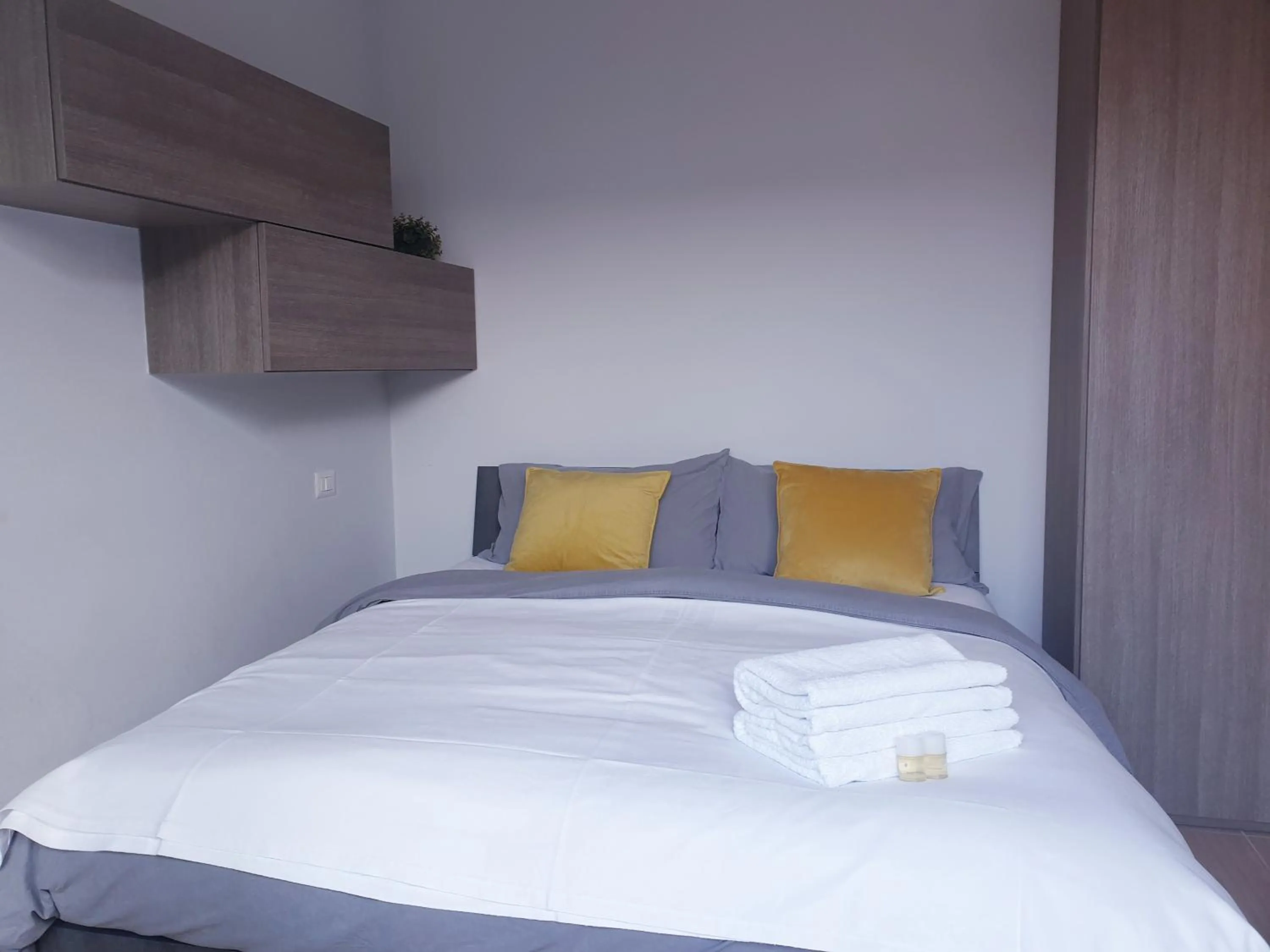 Bed in Michelangelo Apartments con parcheggio gratuito in loco e self check in