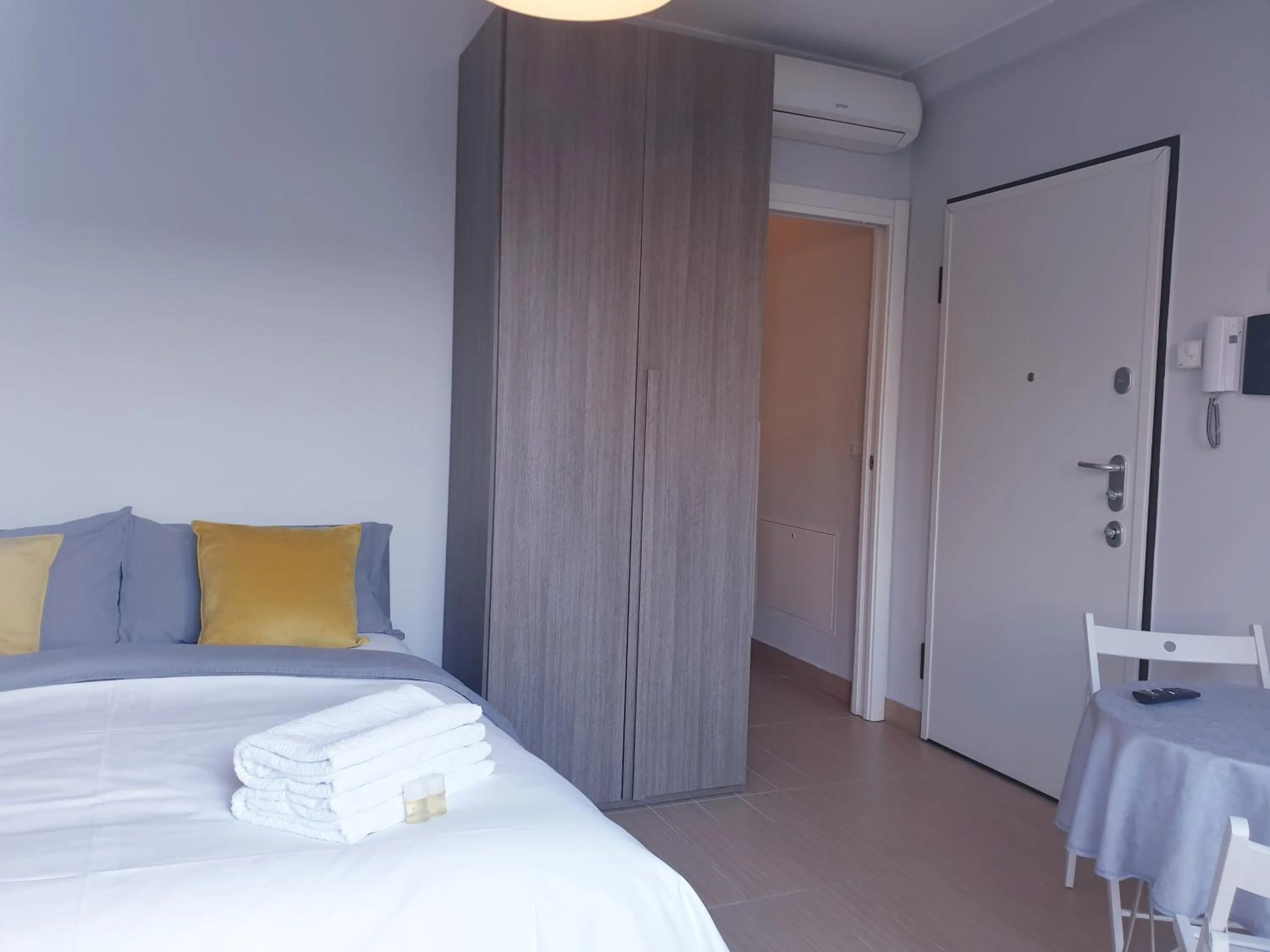 Bed in Michelangelo Apartments con parcheggio gratuito in loco e self check in