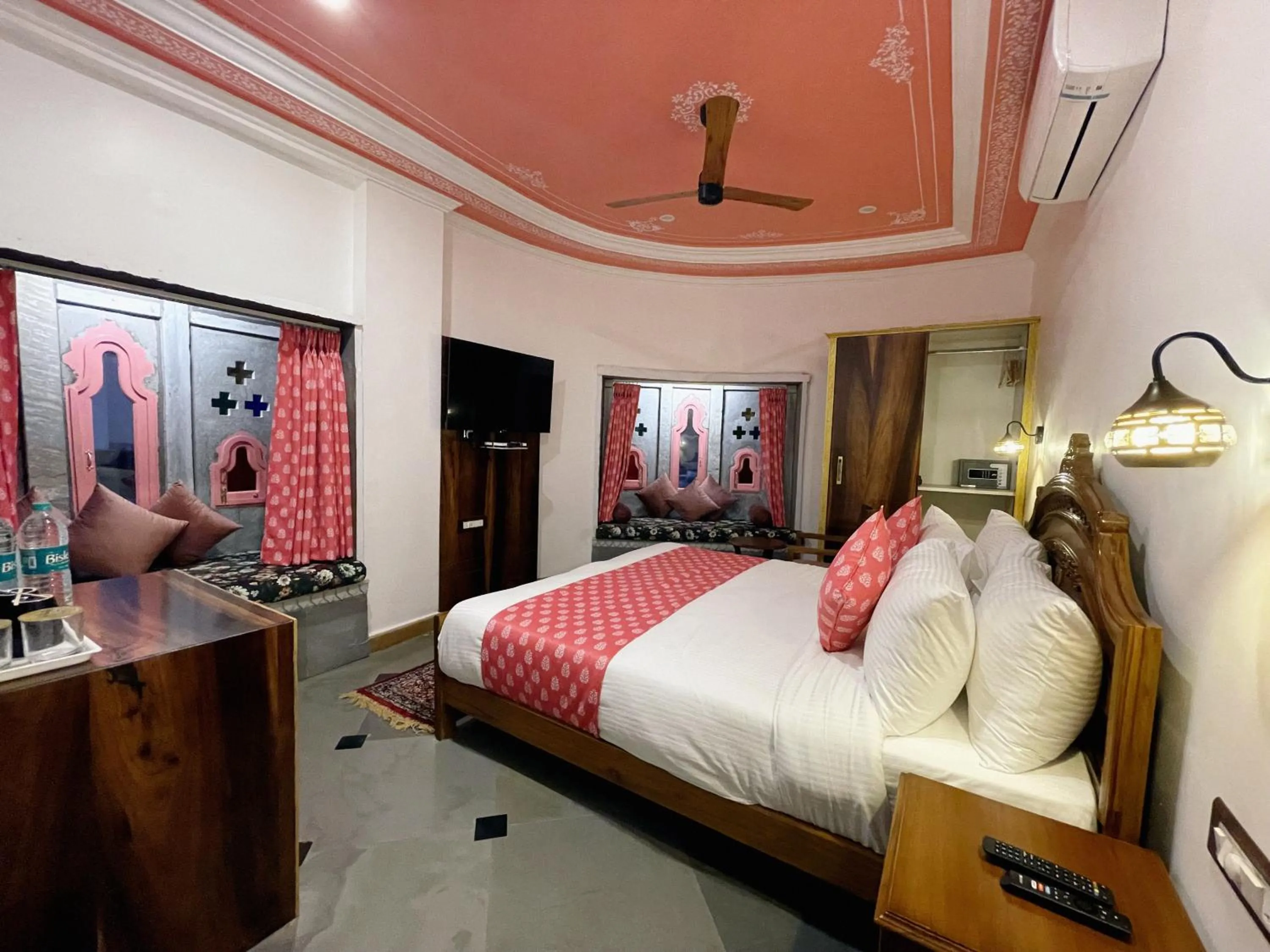 Bed in AAJ HAVELI - Pichola Lake Facing Hotel