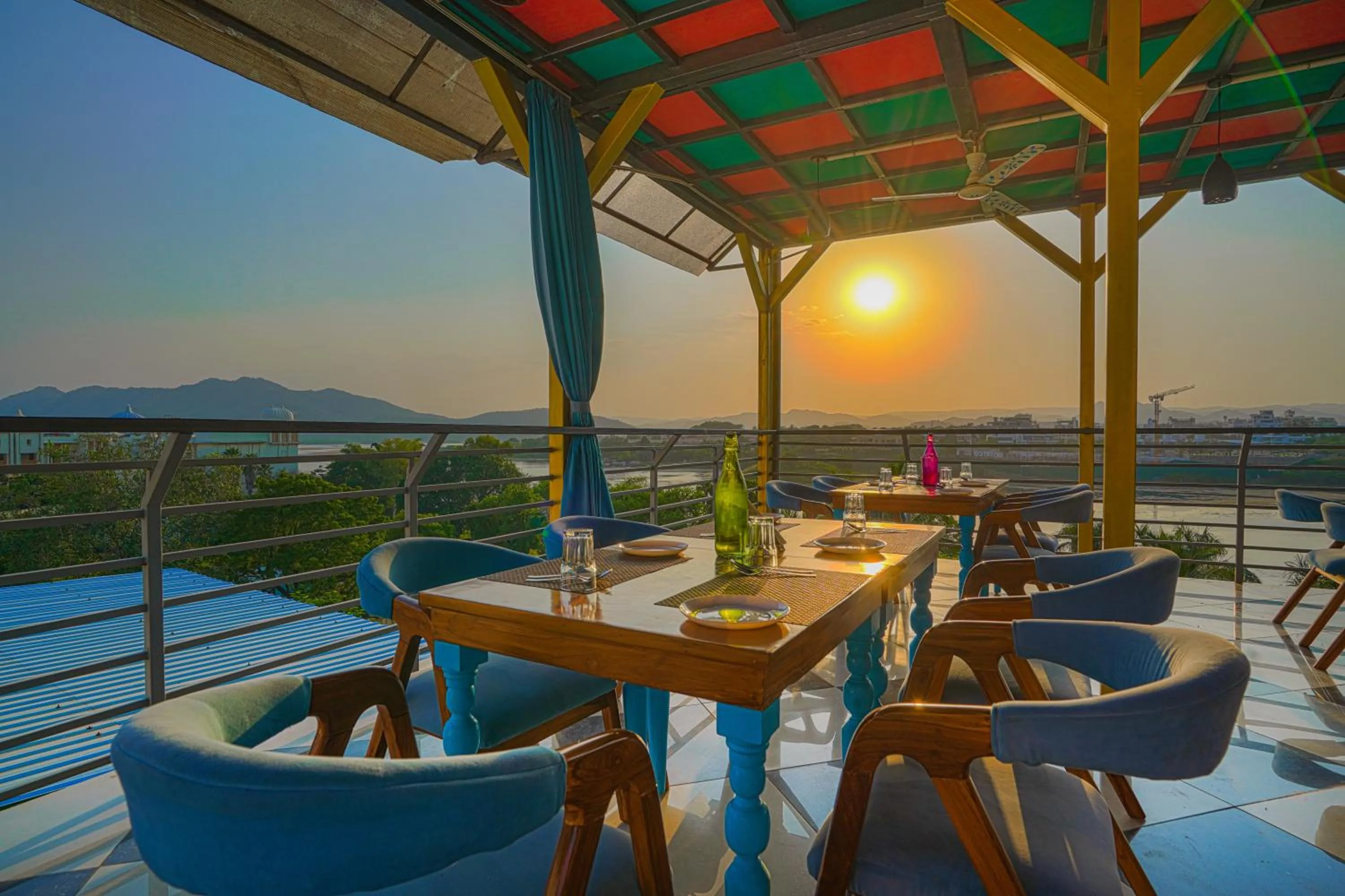 Restaurant/places to eat in AAJ HAVELI - Pichola Lake Facing Hotel