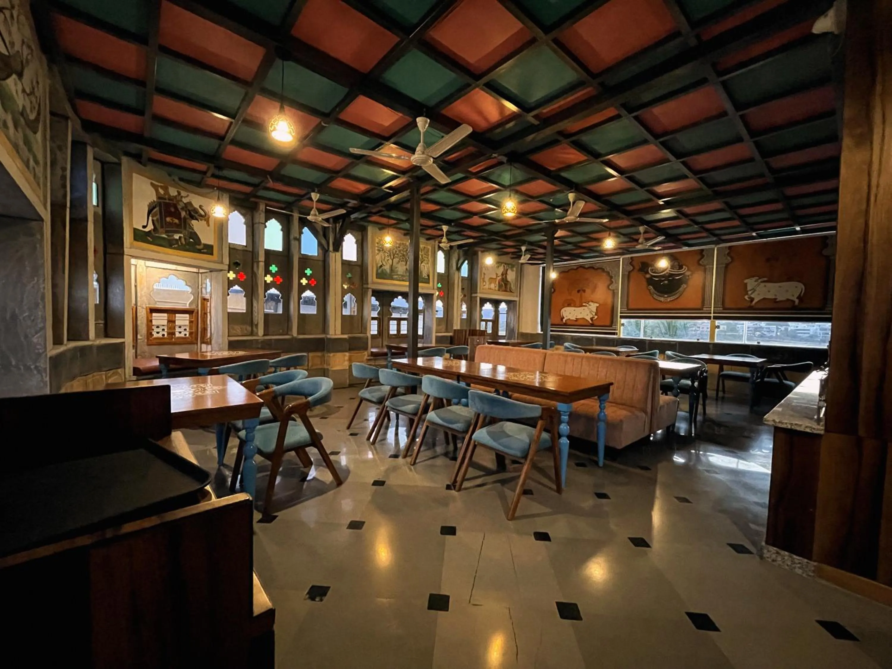 Restaurant/places to eat in AAJ HAVELI - Pichola Lake Facing Hotel