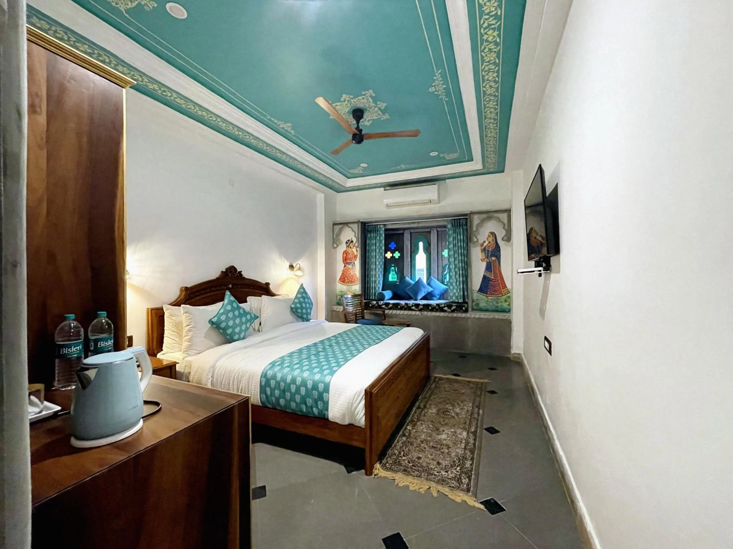 TV and multimedia, Bed in AAJ HAVELI - Pichola Lake Facing Hotel