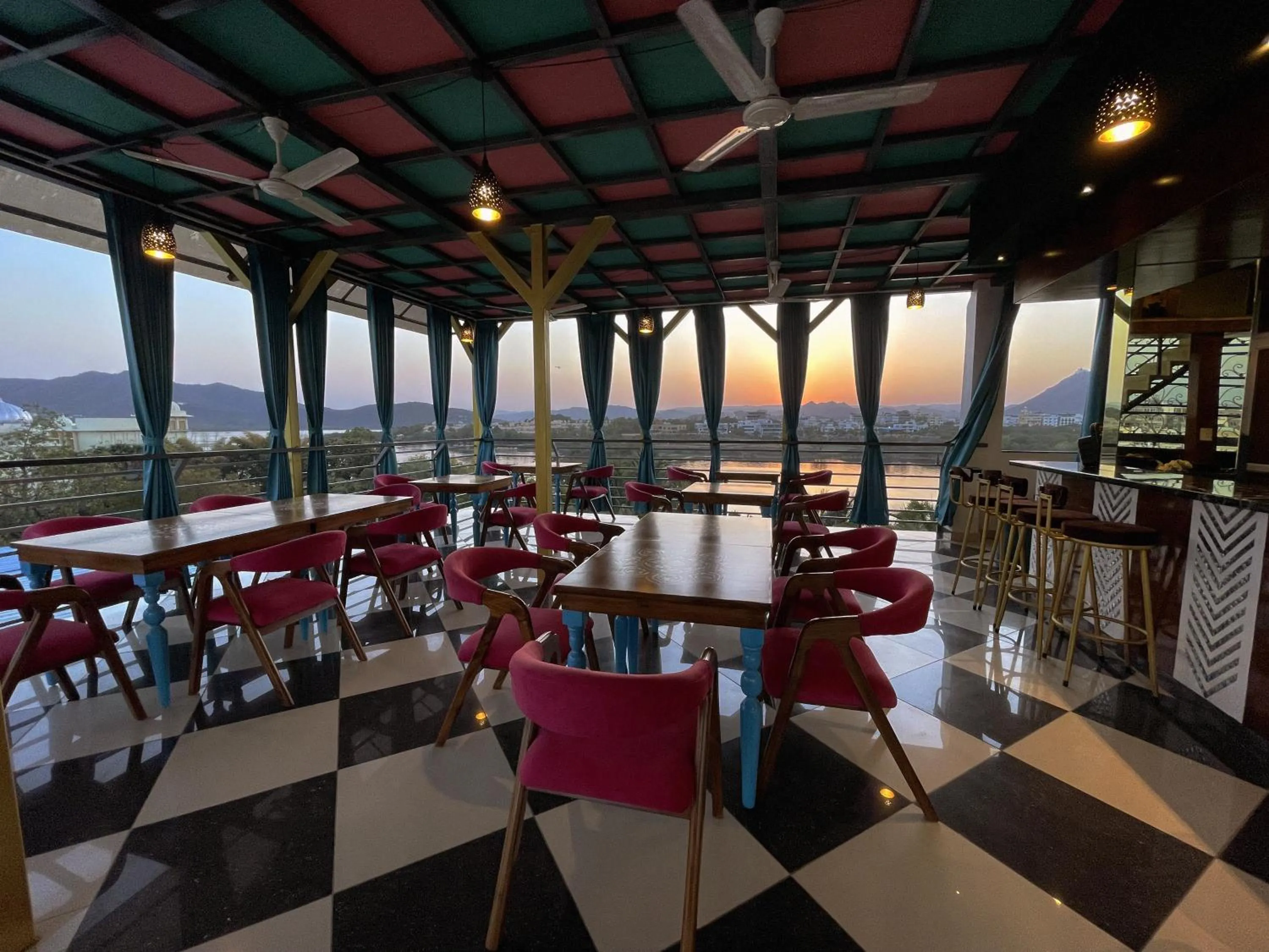Restaurant/places to eat in AAJ HAVELI - Pichola Lake Facing Hotel