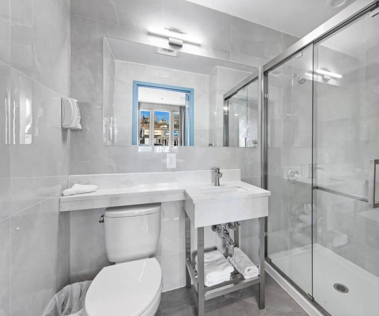 Bathroom in Hotel 365 Bronx - Yankee Stadium