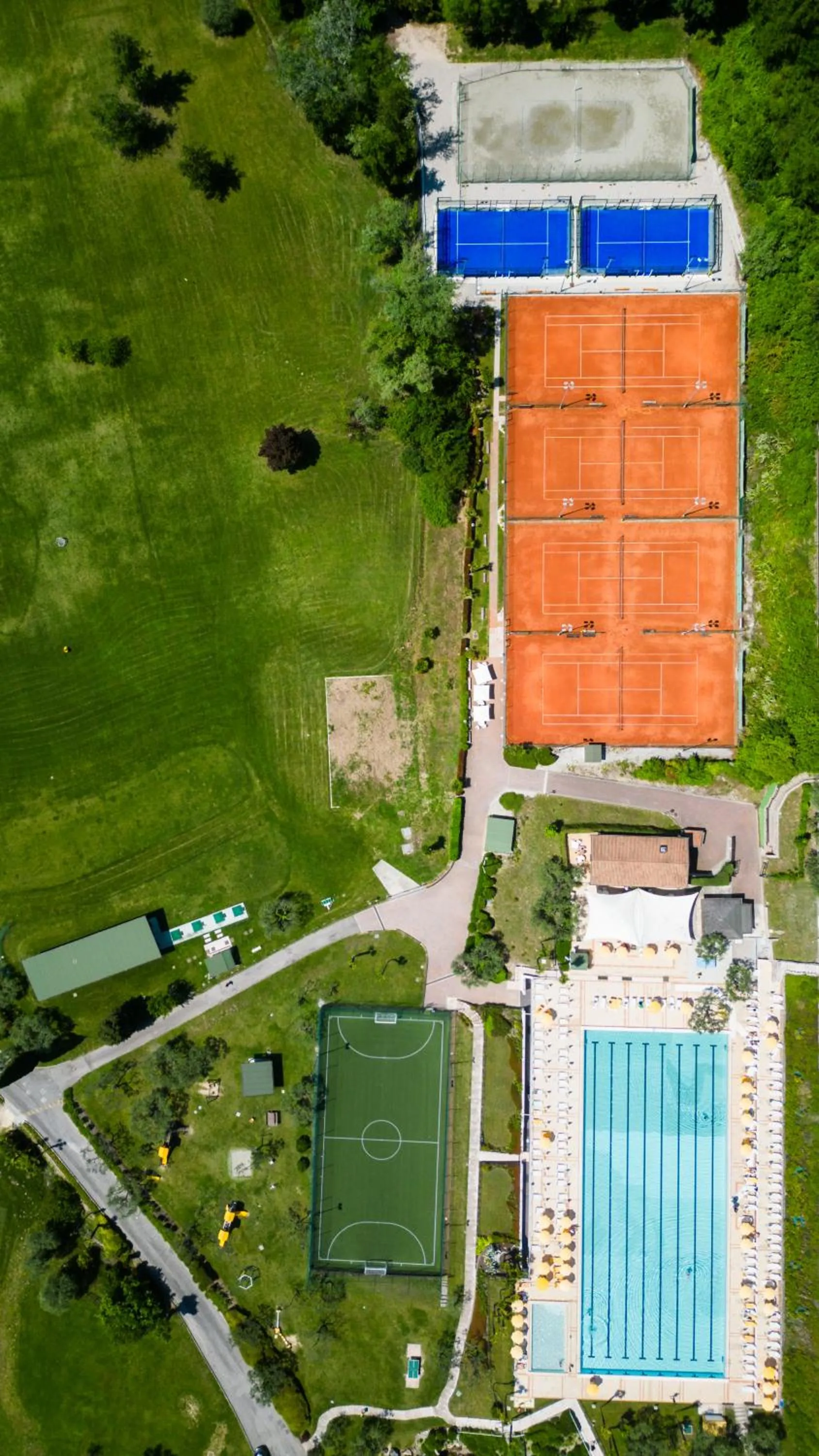 Tennis court in Poiano Garda Resort Hotel