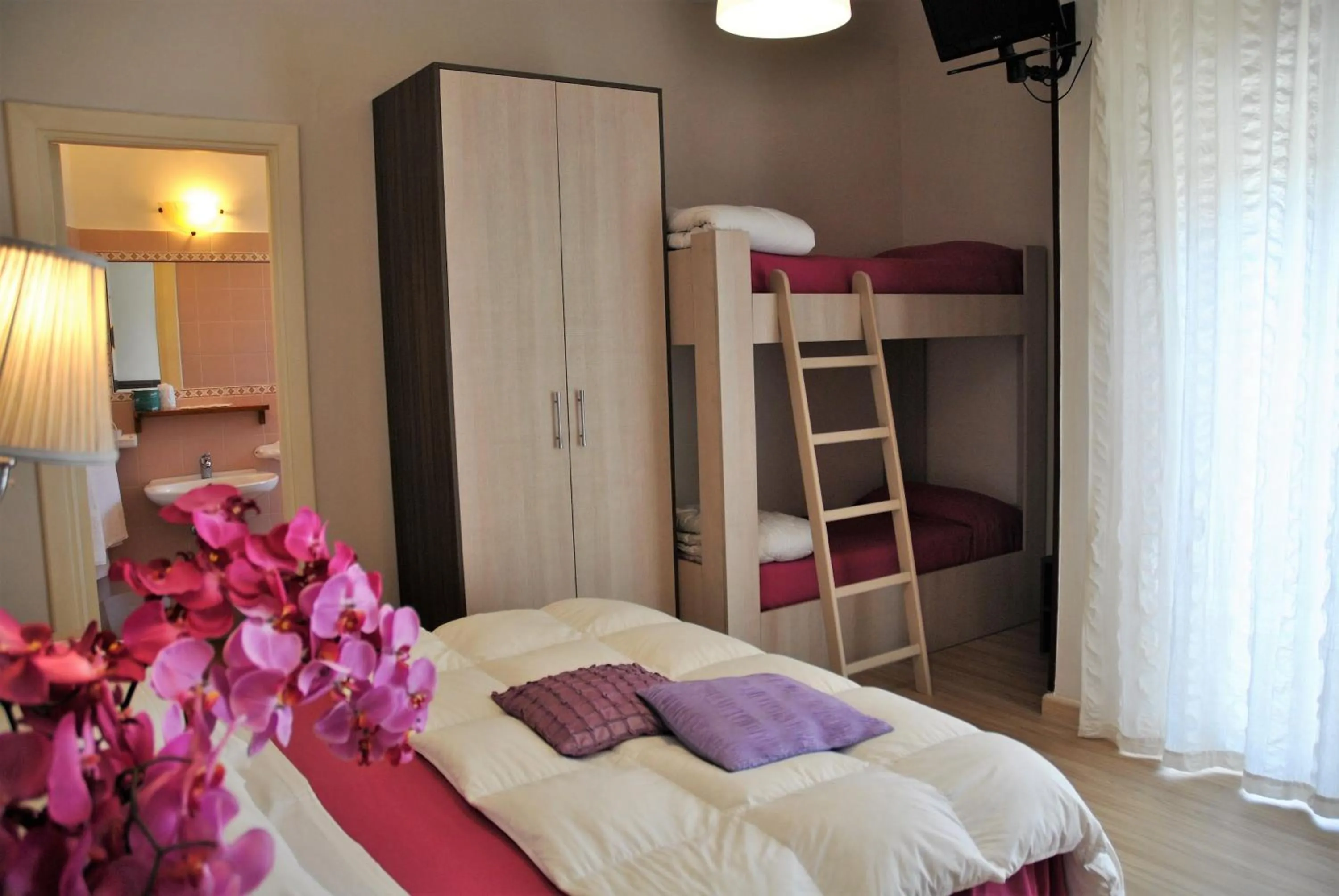 bunk bed, Bed in Hotel Villa Fiorita