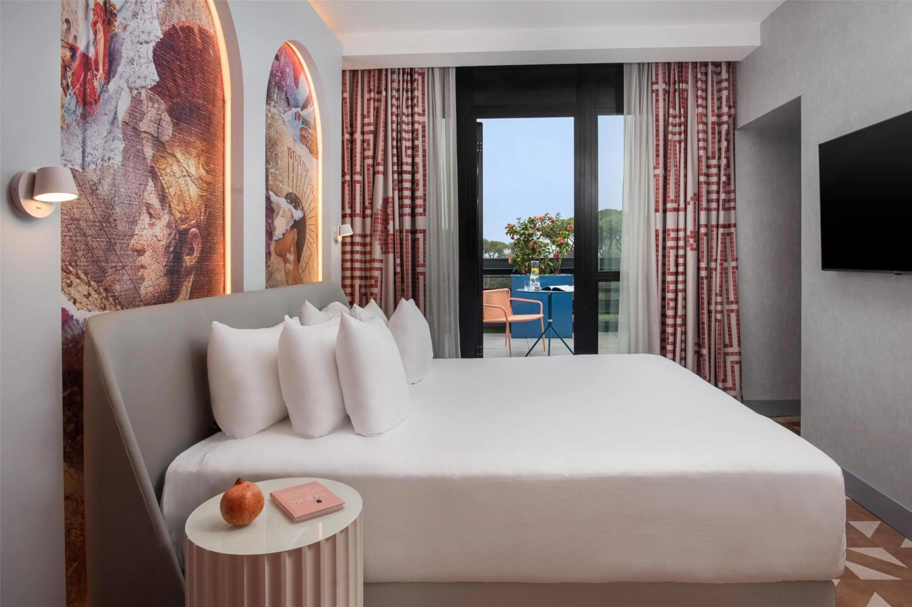 Photo of the whole room, Bed in nhow Roma