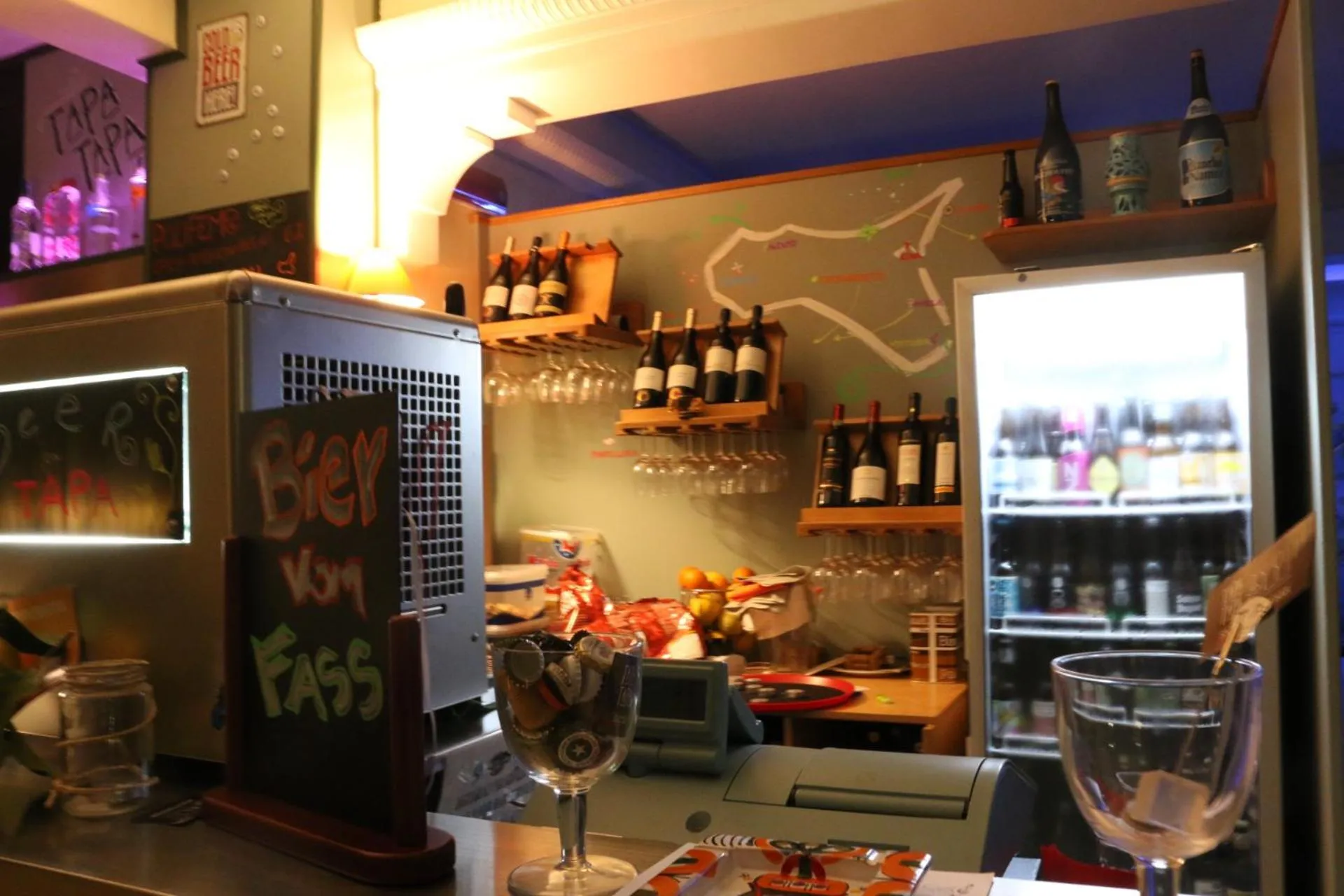 Restaurant/places to eat in Hotel Kennedy