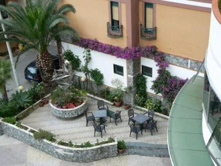 Patio in Hotel Kennedy