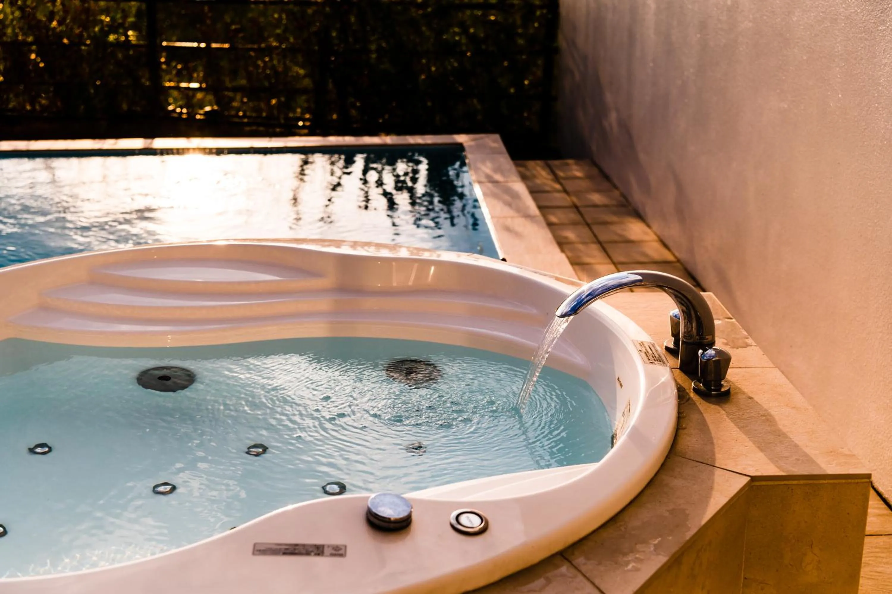 Swimming pool in Villa Alyssum