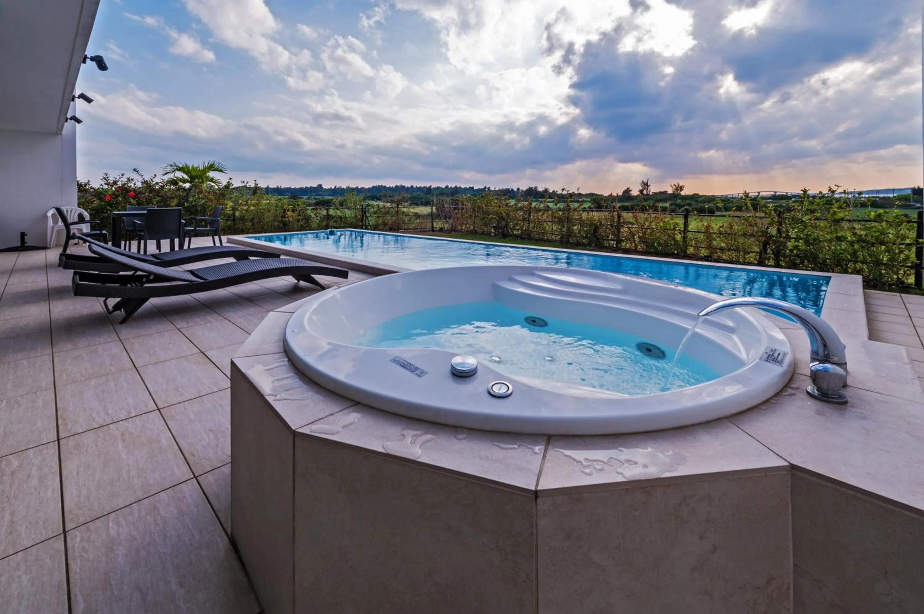 Swimming pool in Villa Alyssum