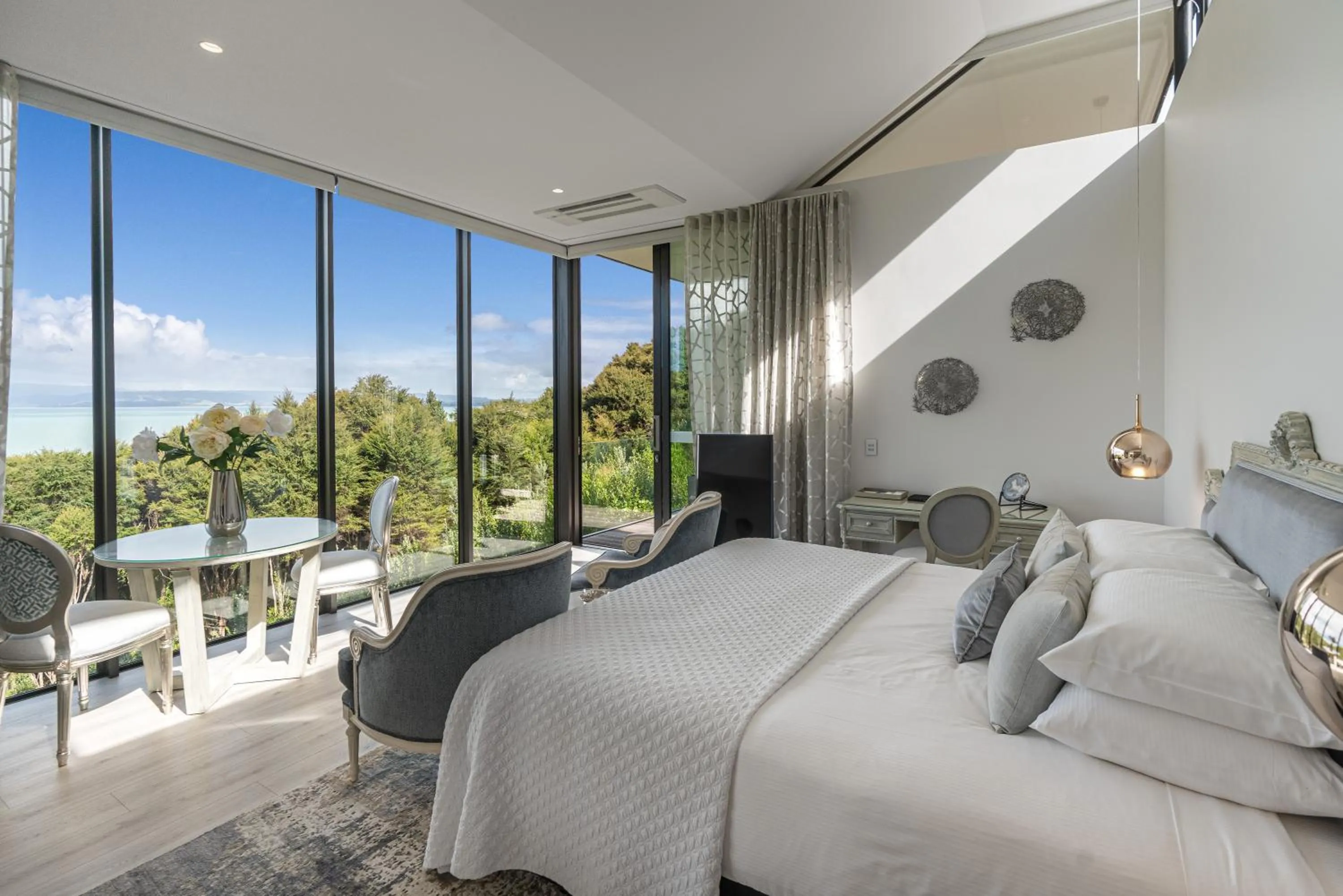 View (from property/room), Bed in Omana