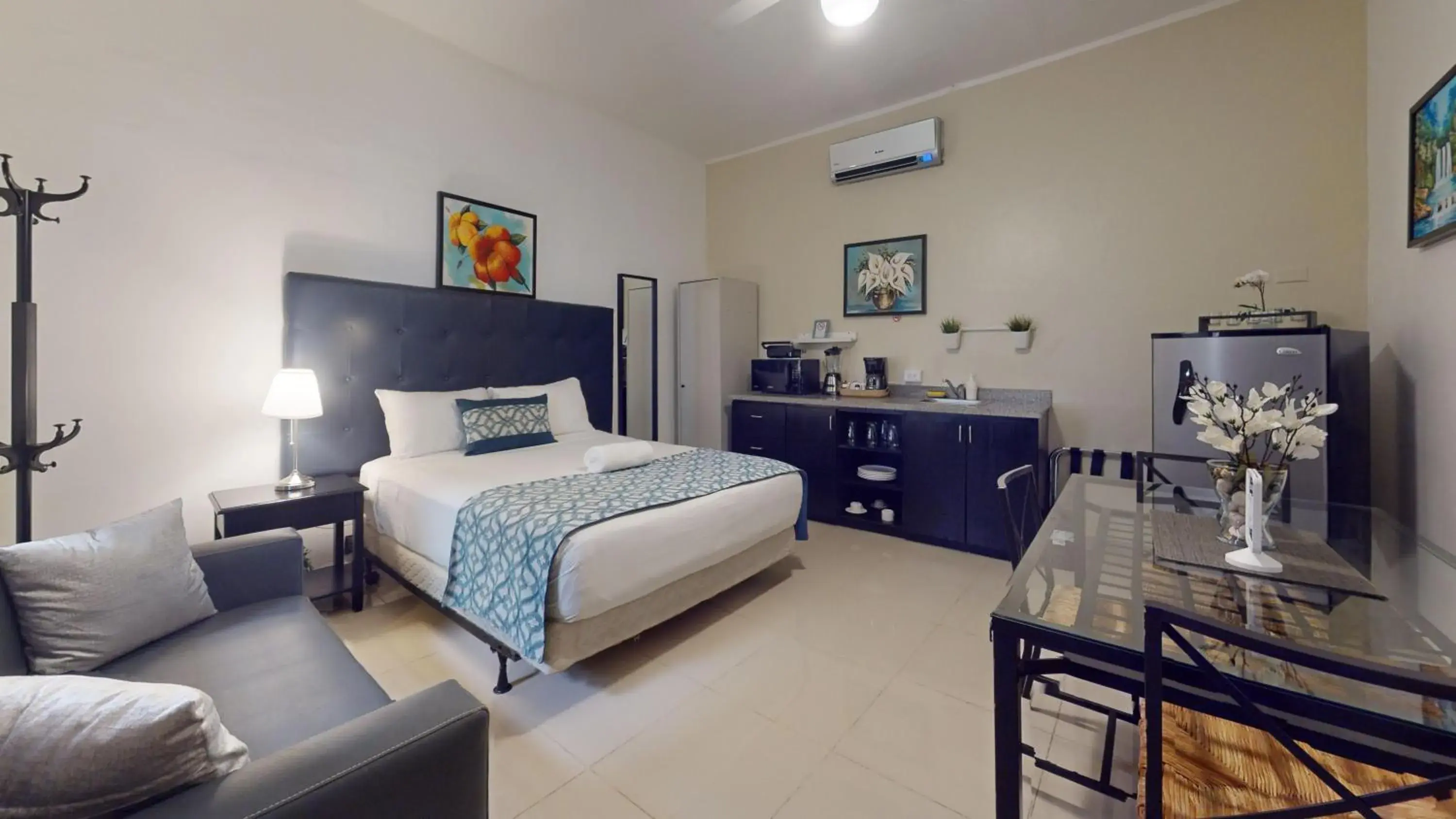 Superior Double Room in Hotel Tau Art Residence Superior Double Room in Hotel Tau Art Residence