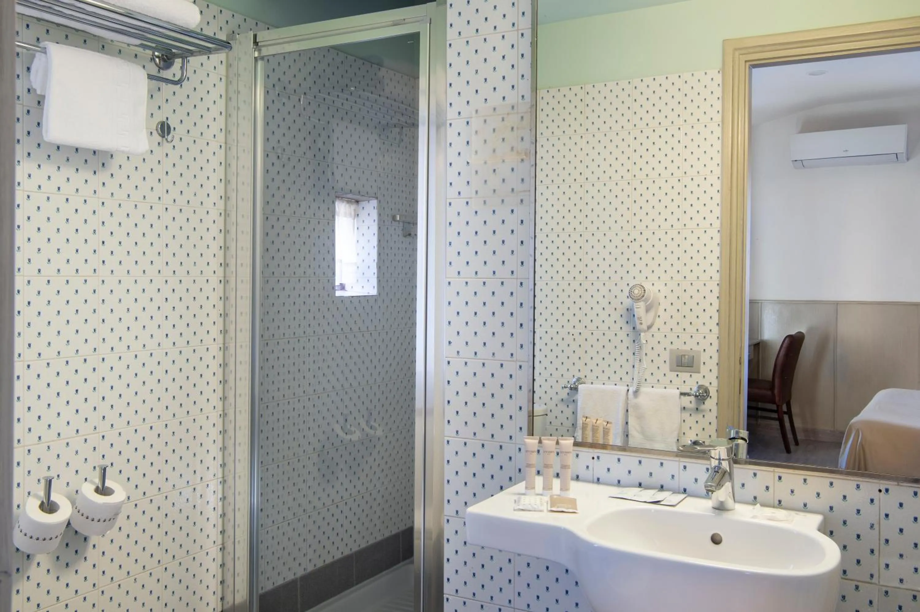 Shower in Hotel Grifone Firenze - Meetings & Spa