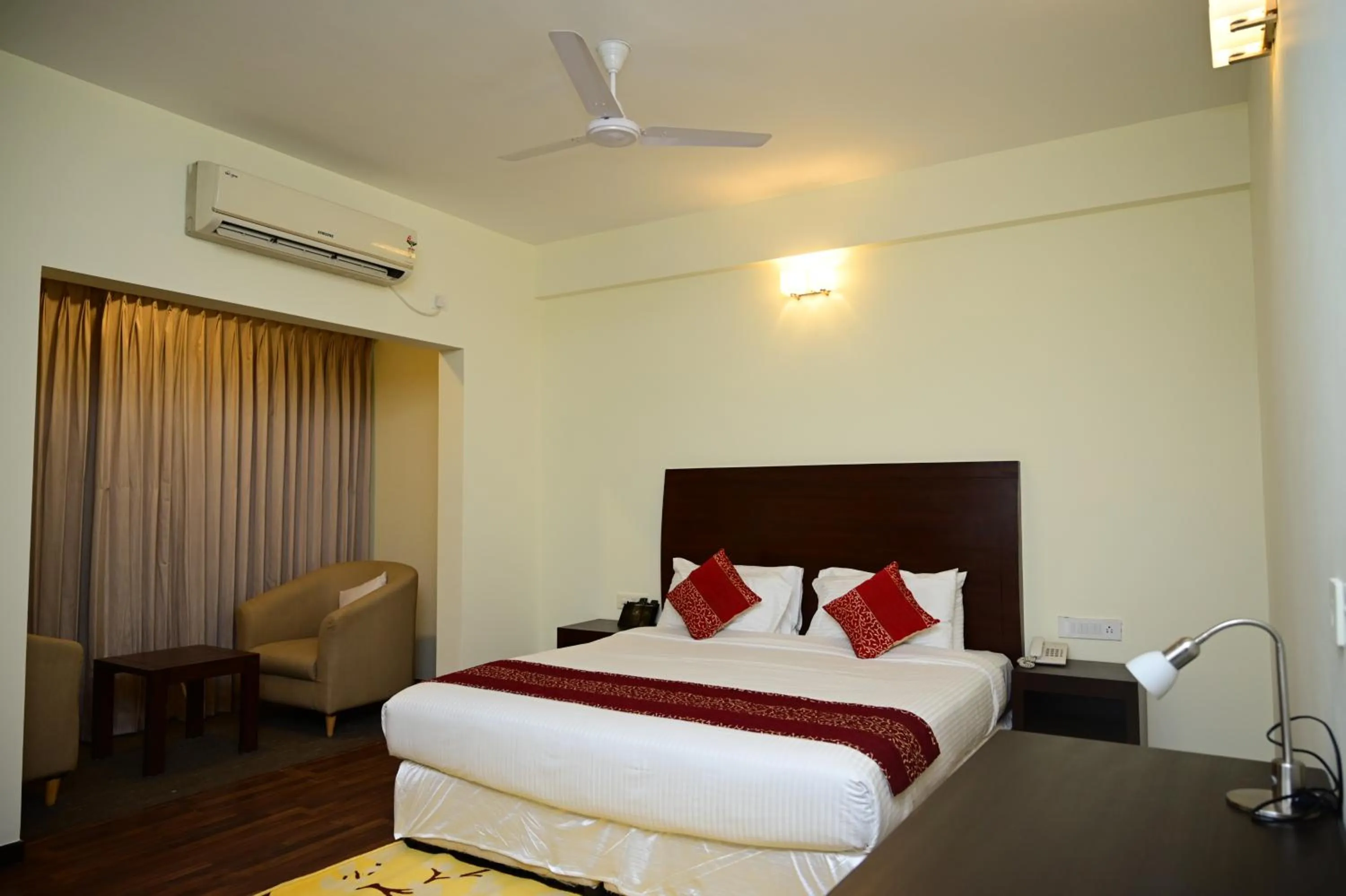 Bed in Sterling Keys by TGI