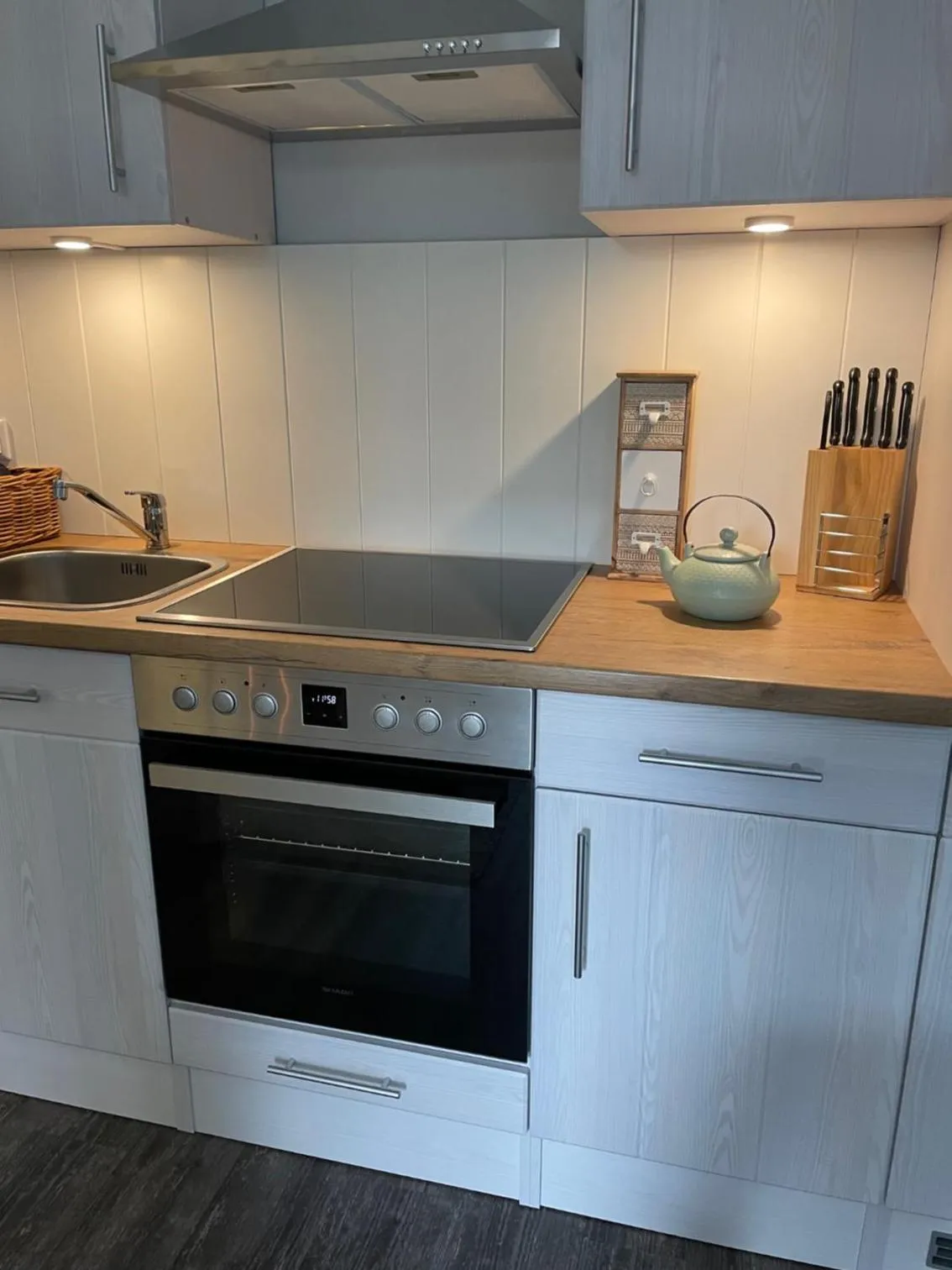 Kitchen or kitchenette in Friesen-Lodge Ferienwohnungen