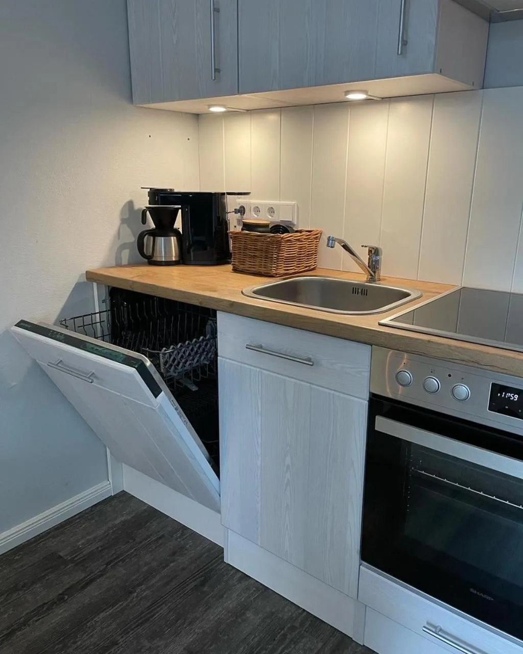 Kitchen or kitchenette in Friesen-Lodge Ferienwohnungen