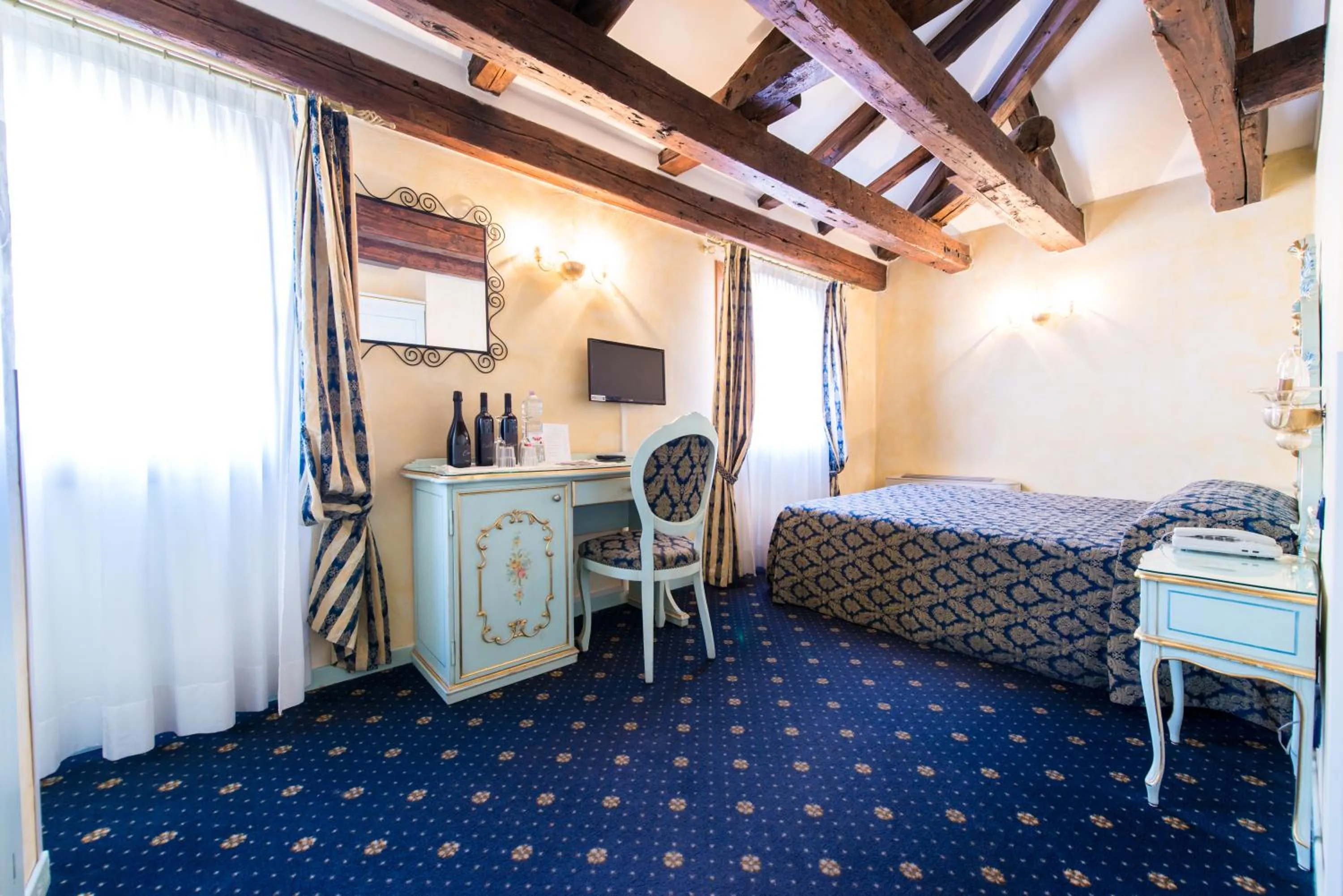 Photo of the whole room, Bed in Locanda Ca' Zose