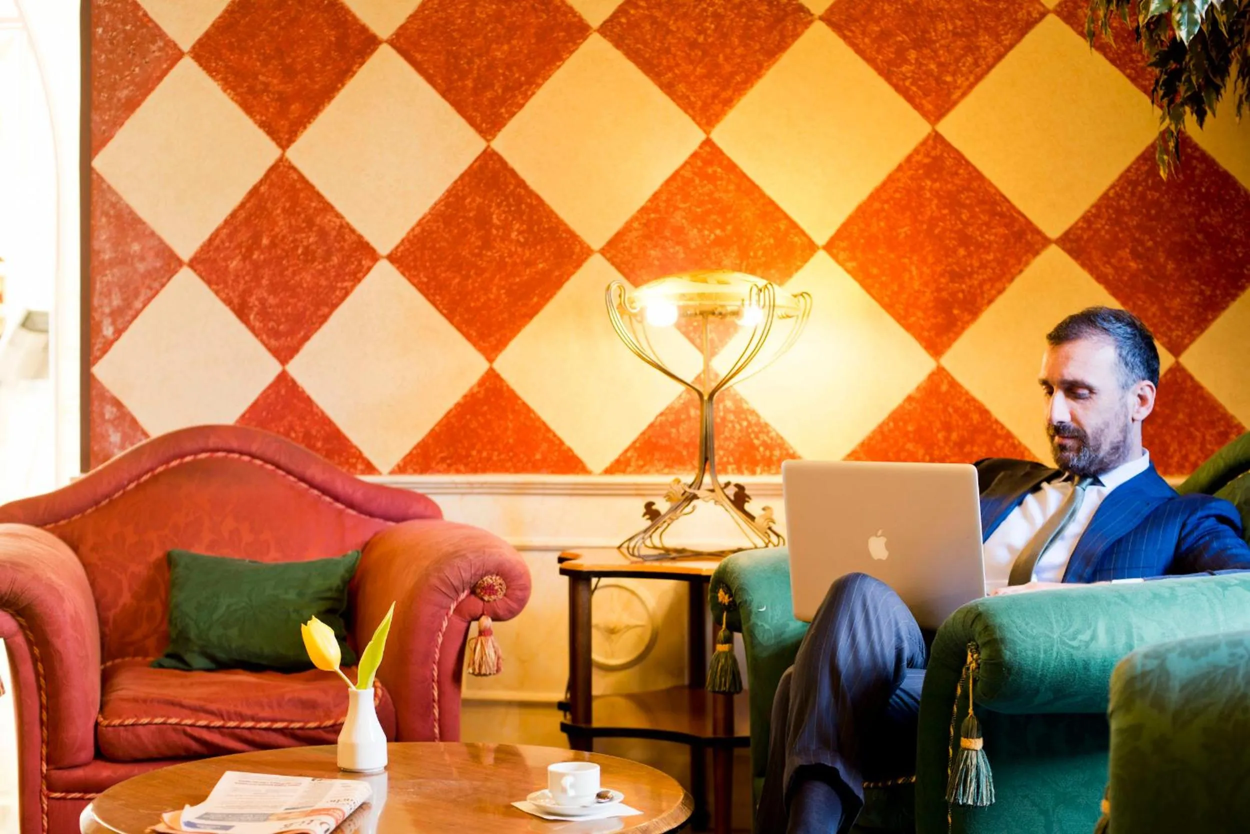 Communal lounge/ TV room in Hotel Milano Regency