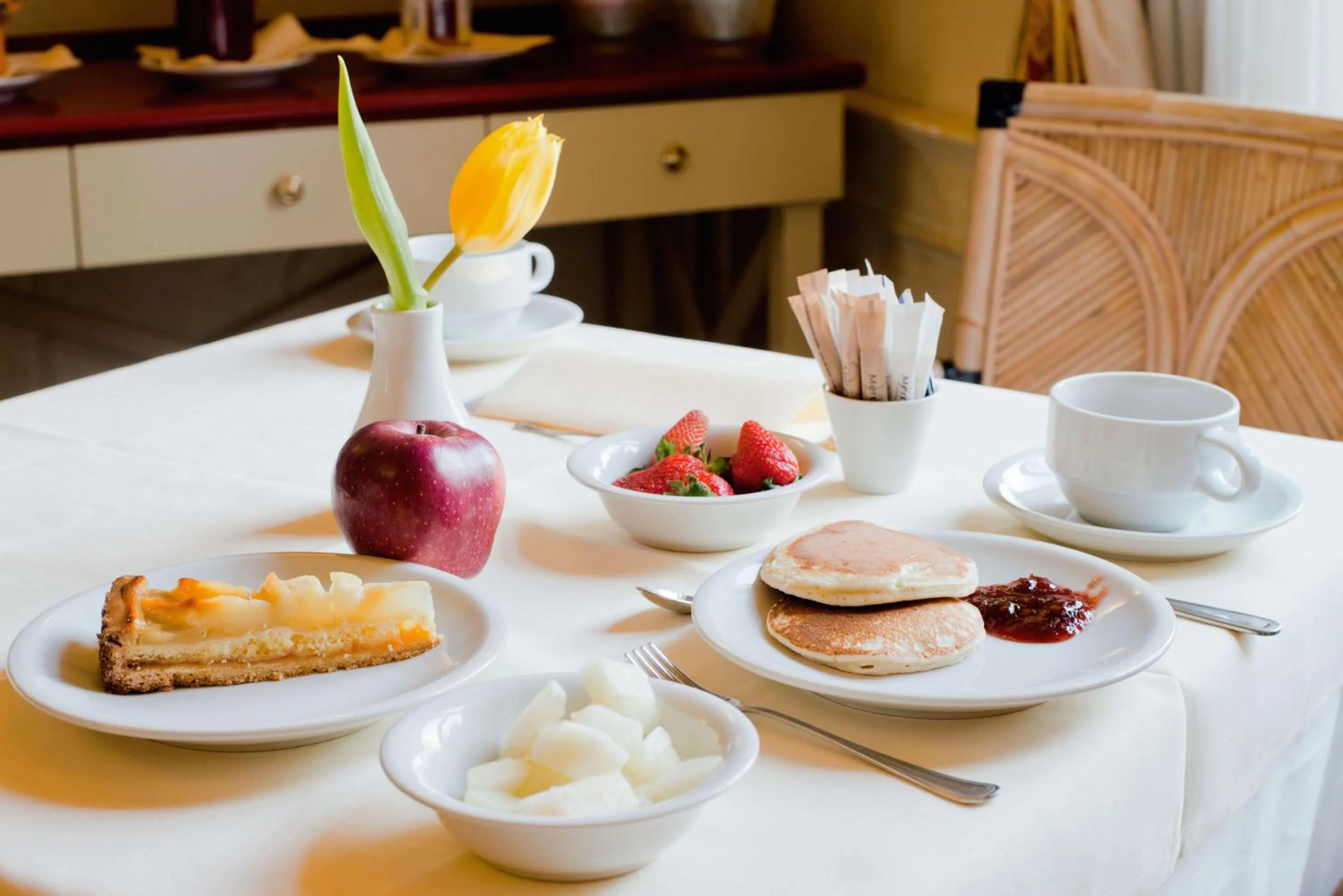 Food and drinks in Hotel Milano Regency