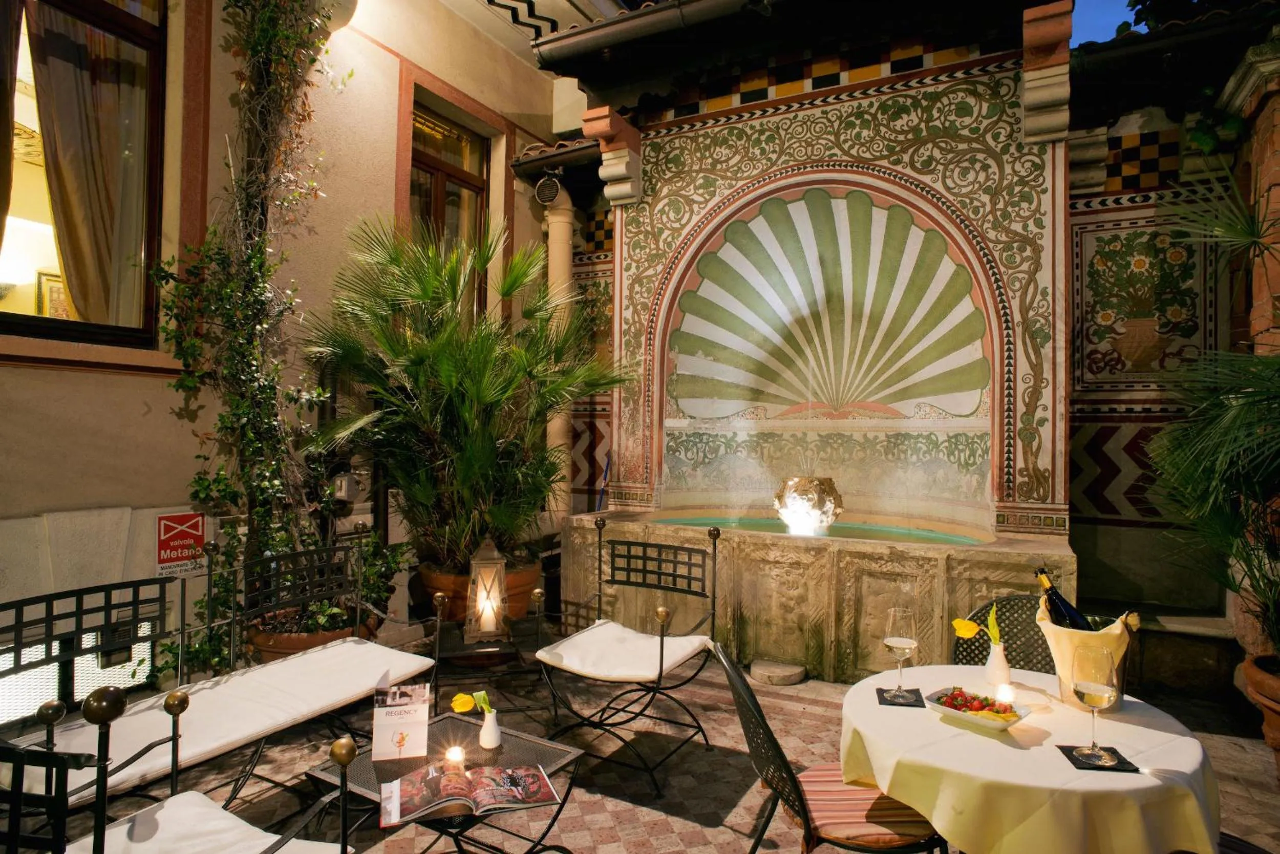 Patio in Hotel Milano Regency