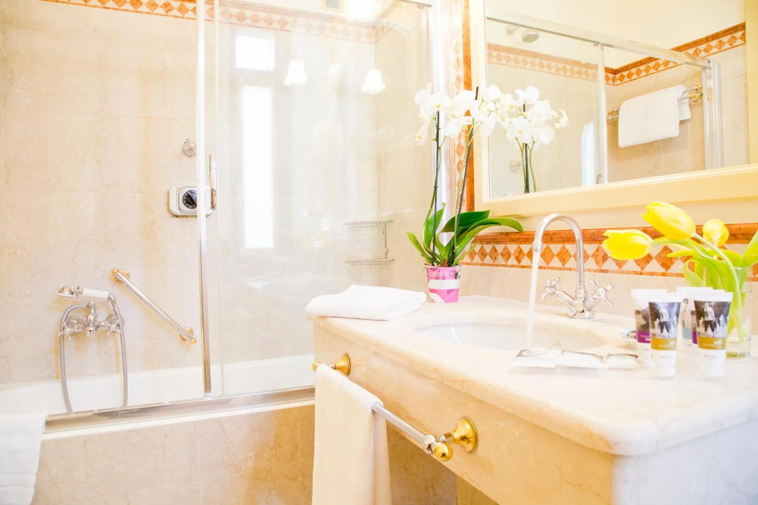 Bathroom in Hotel Milano Regency