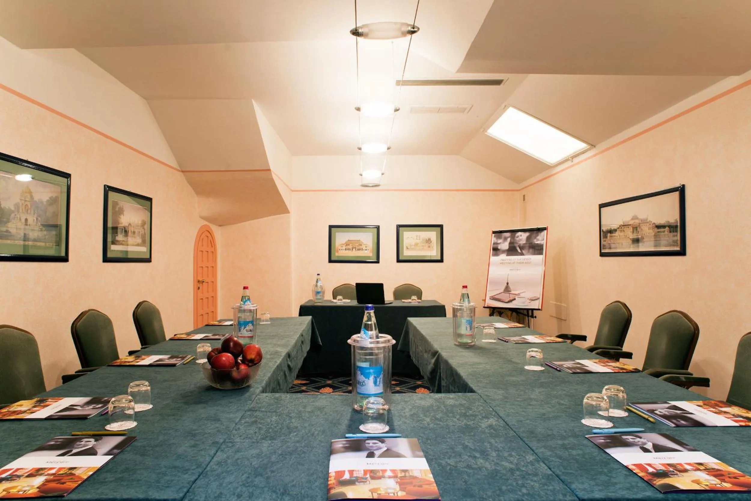 Business facilities in Hotel Milano Regency