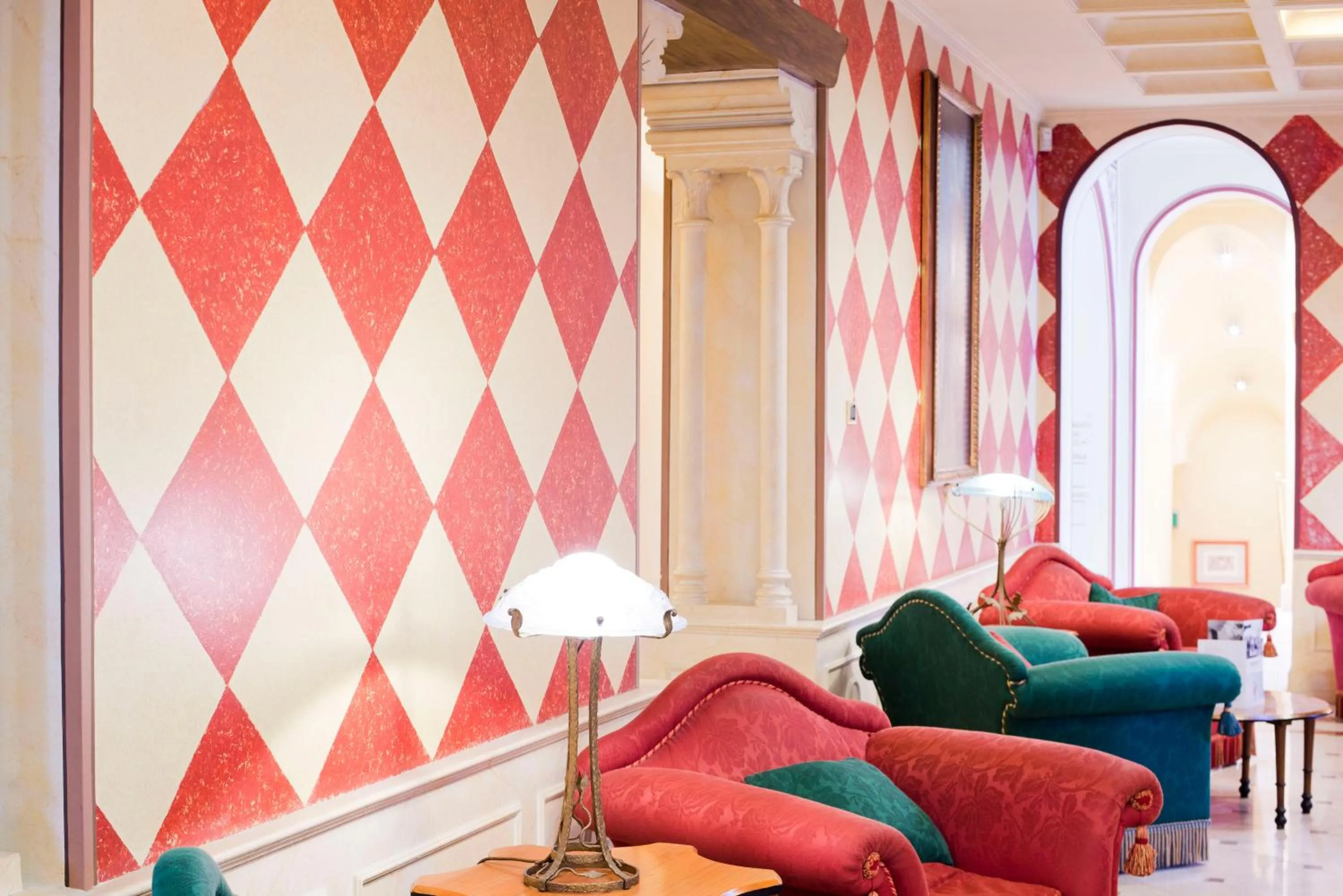 Communal lounge/ TV room in Hotel Milano Regency