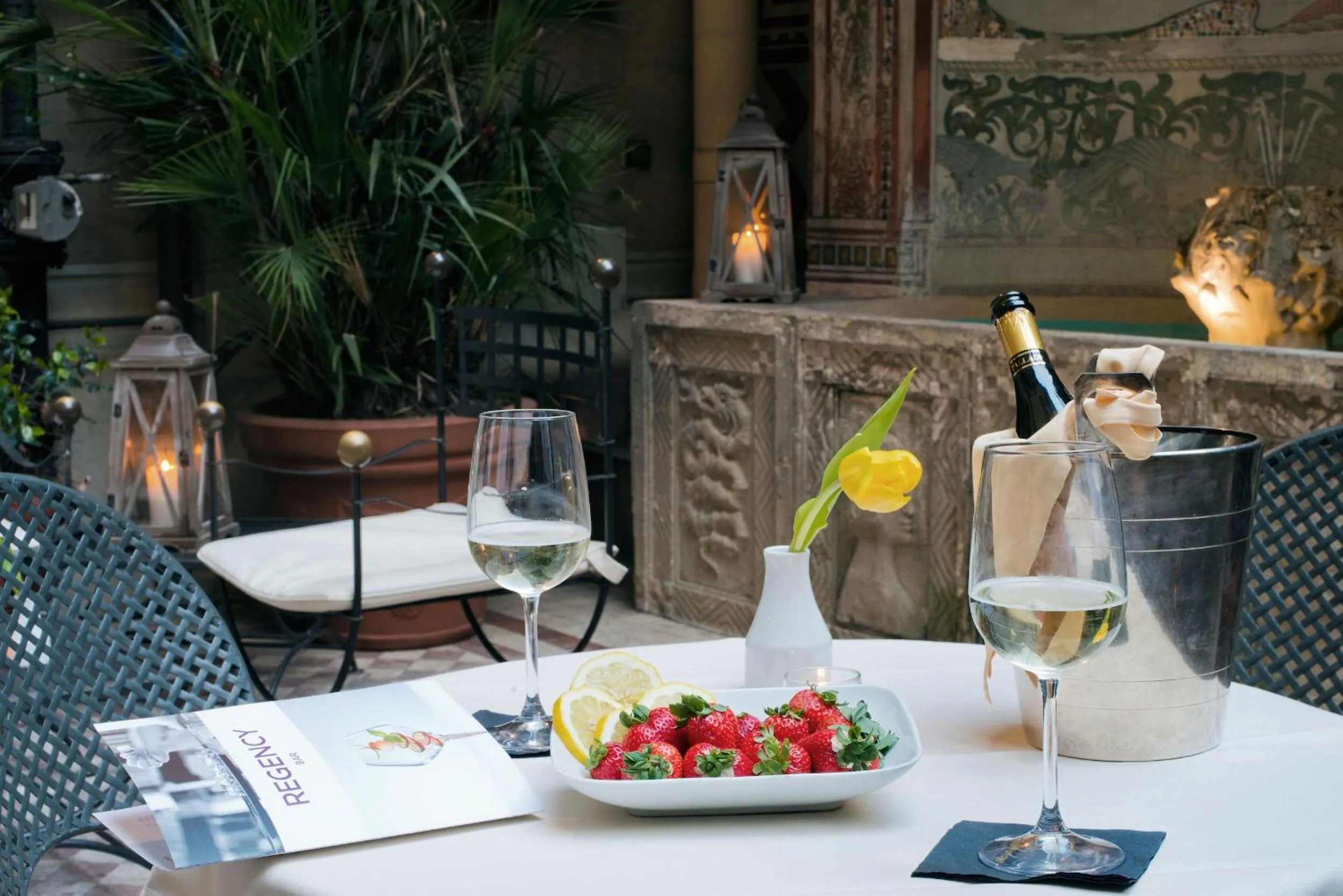 Patio in Hotel Milano Regency