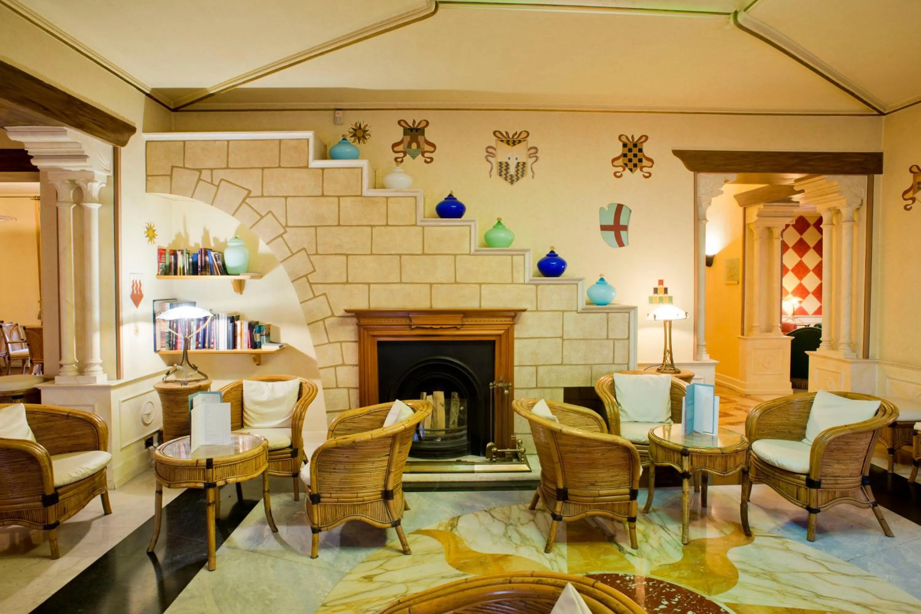 Communal lounge/ TV room in Hotel Milano Regency