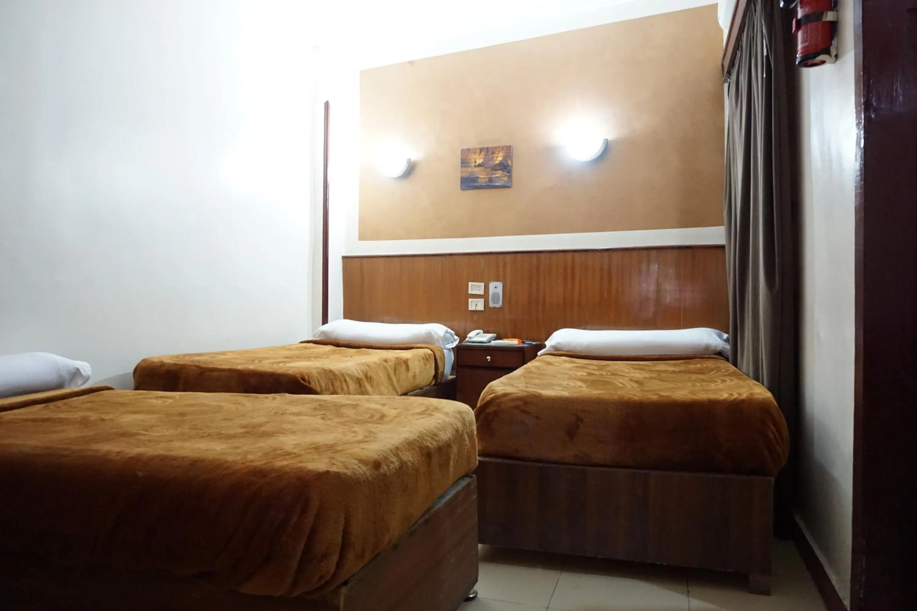 Bedroom, Bed in New Saint Catherine Hotel