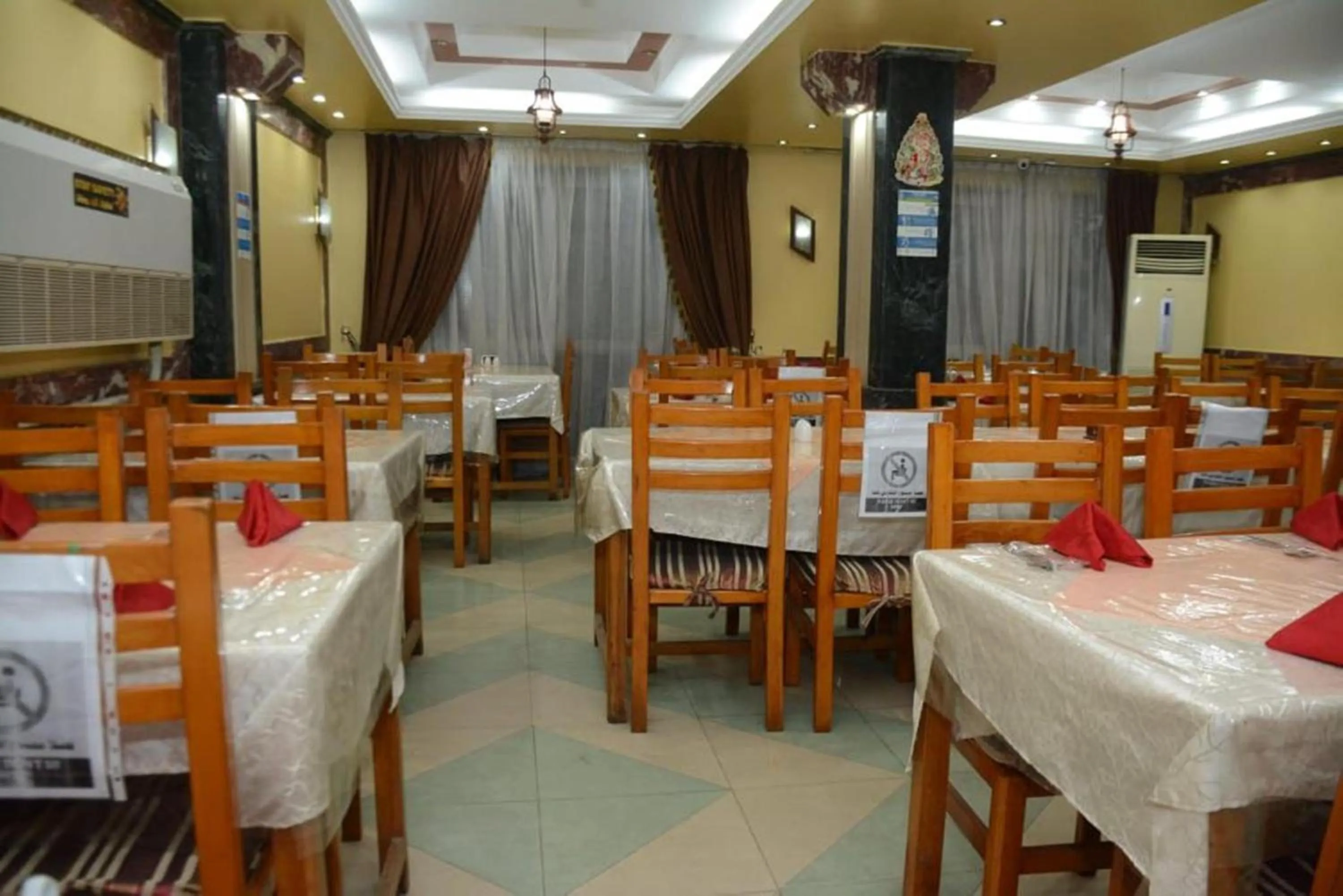 Restaurant/places to eat in New Saint Catherine Hotel